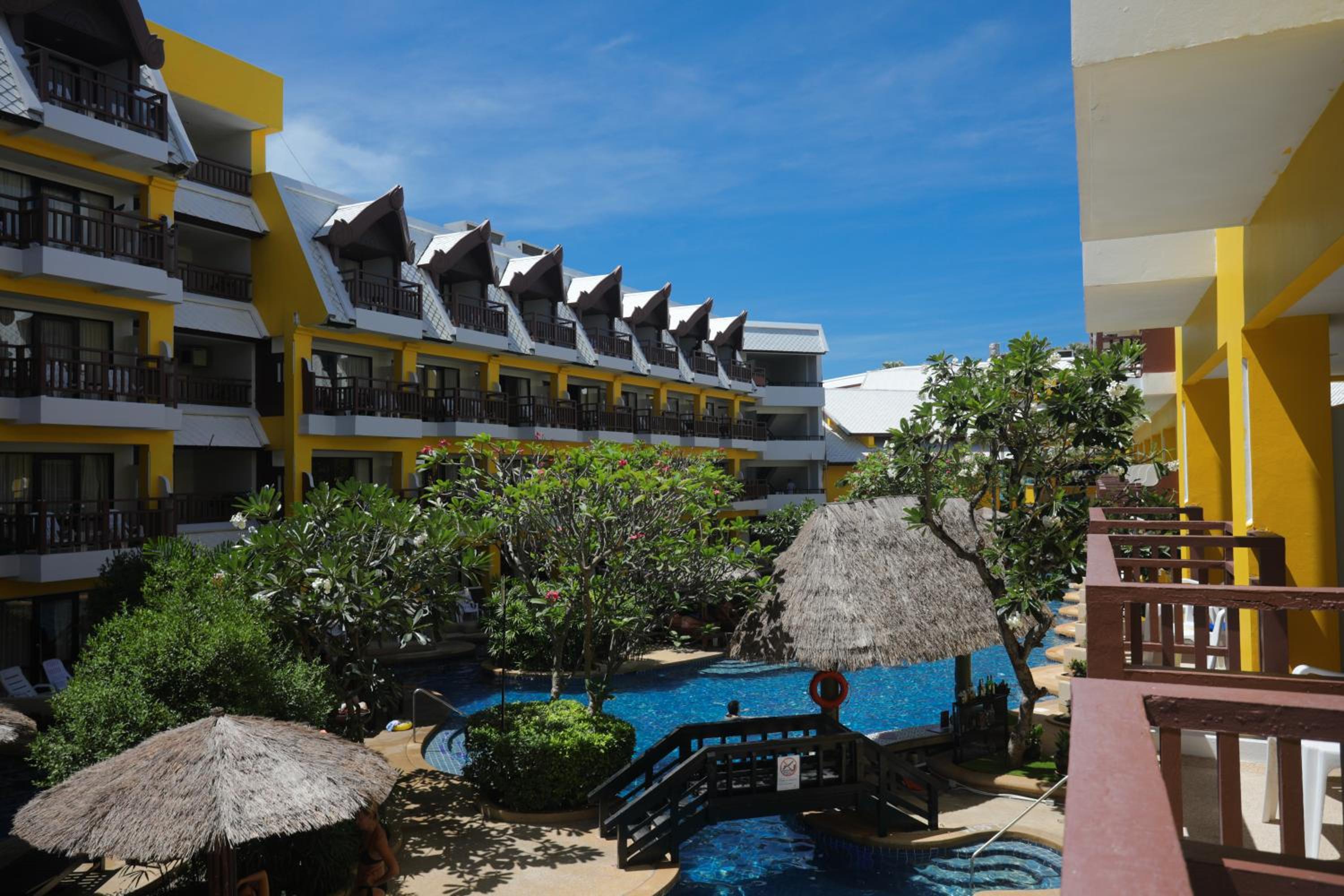 Superior Pool View - Photo 1