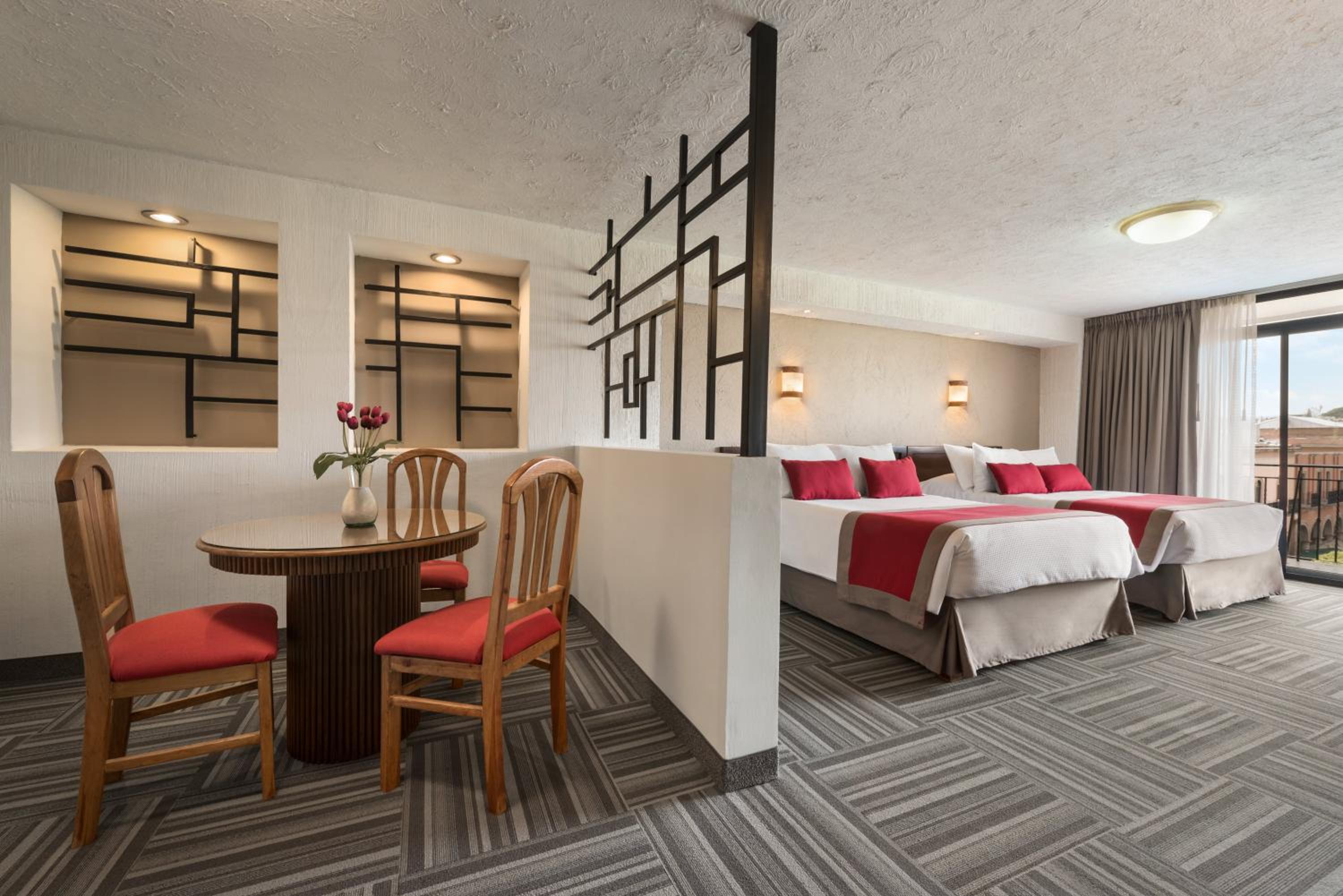 Deluxe Suite - Photo 8