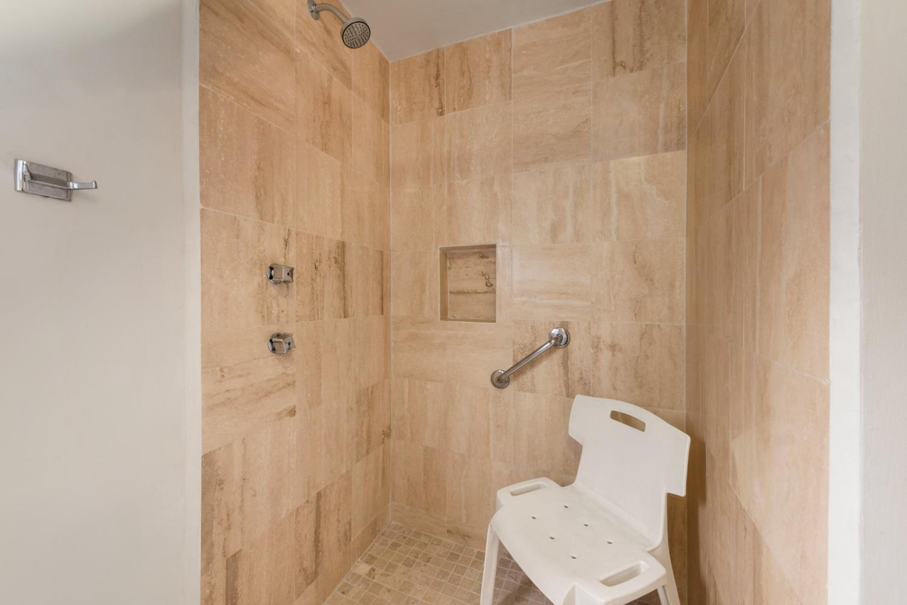 Double Room - Disability Access/Non-Smoking - Photo 4