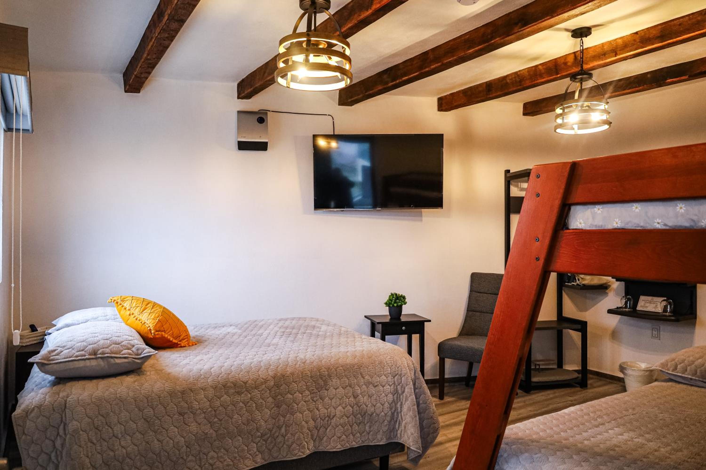 Deluxe Family Suite