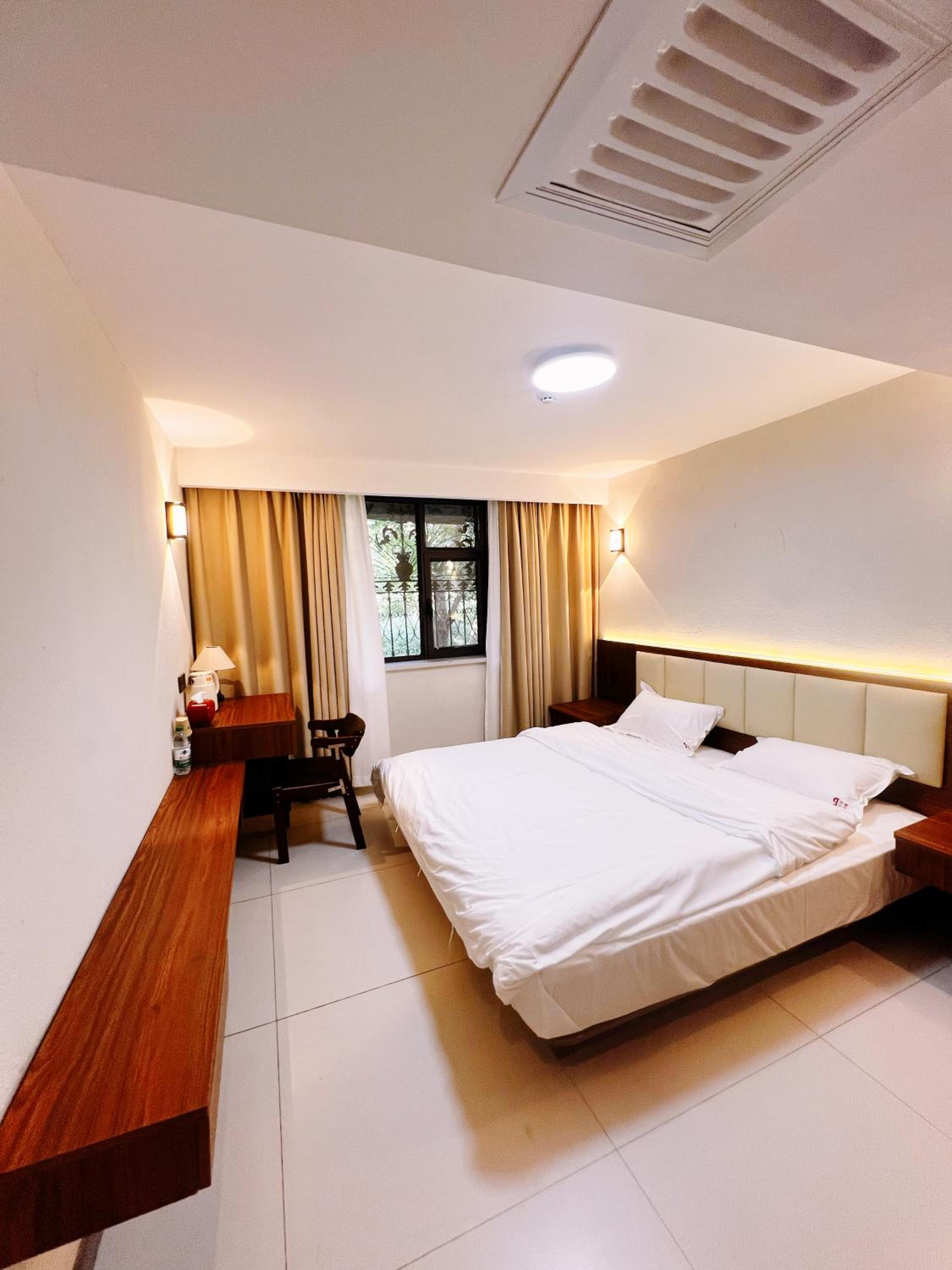Quadruple Room with Shared Bathroom photo 2