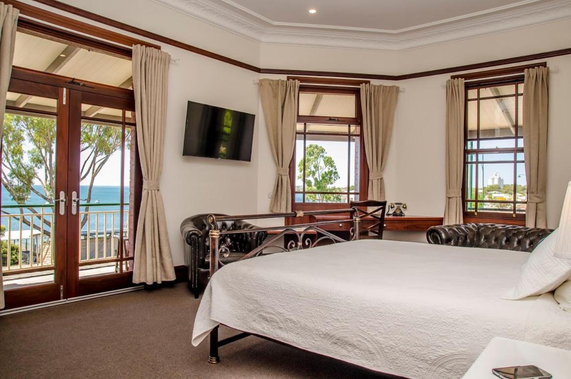 Executive King Room with Balcony photo 2