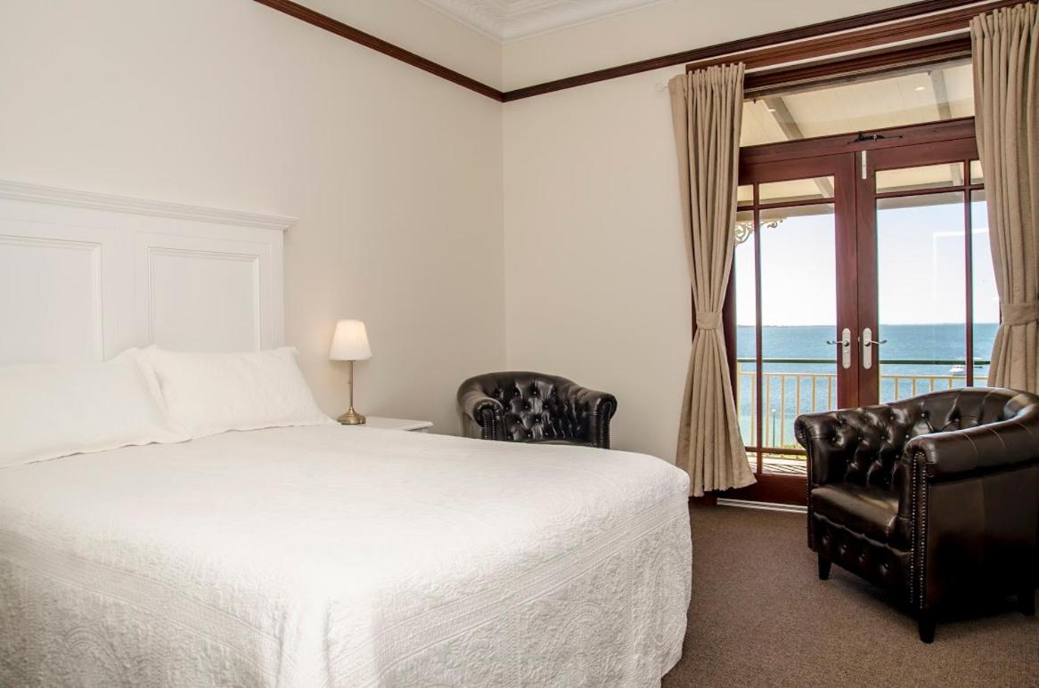 Executive Queen Room with Balcony photo 1