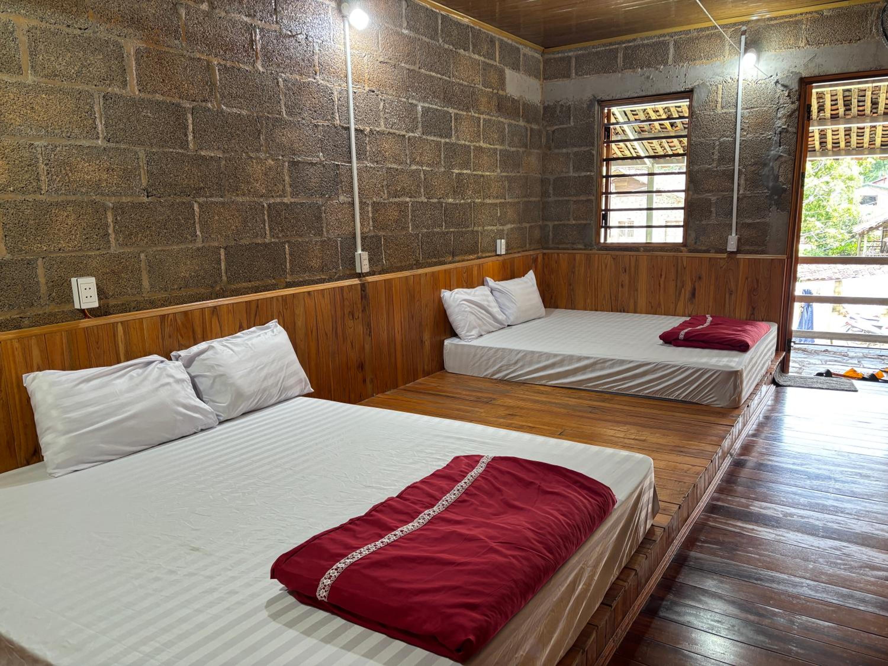 Quadruple Room with Private Bathroom photo 2