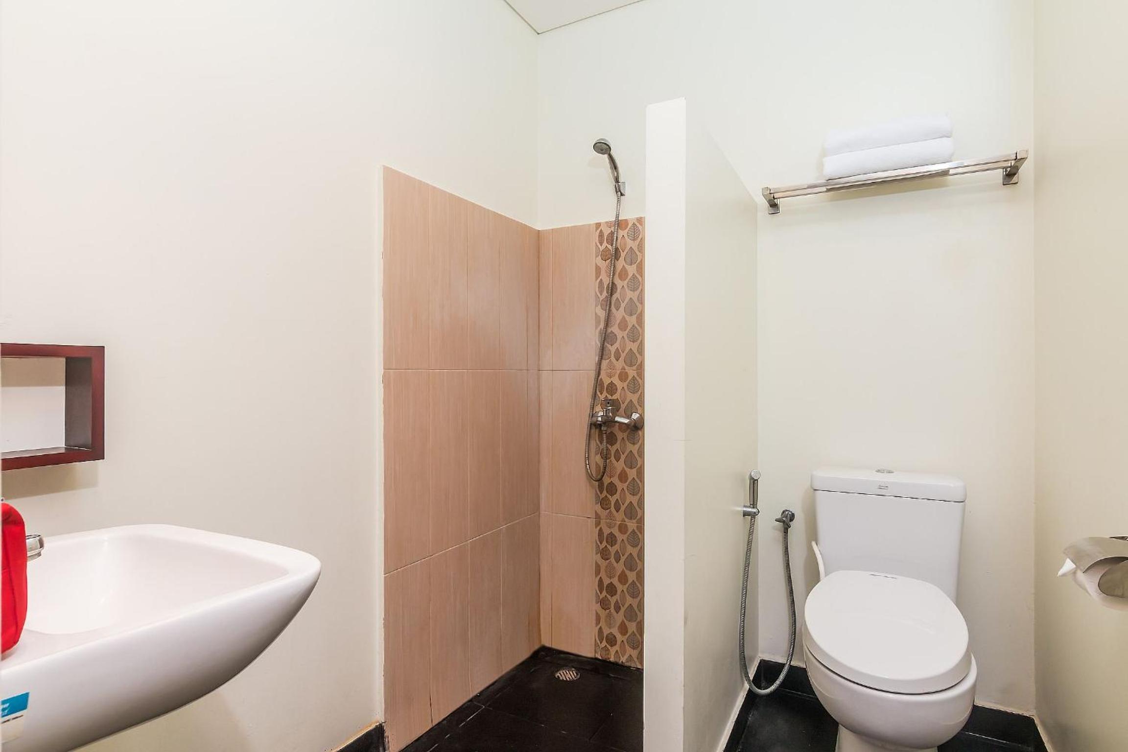 Deluxe Double or Twin Room - Photo 6