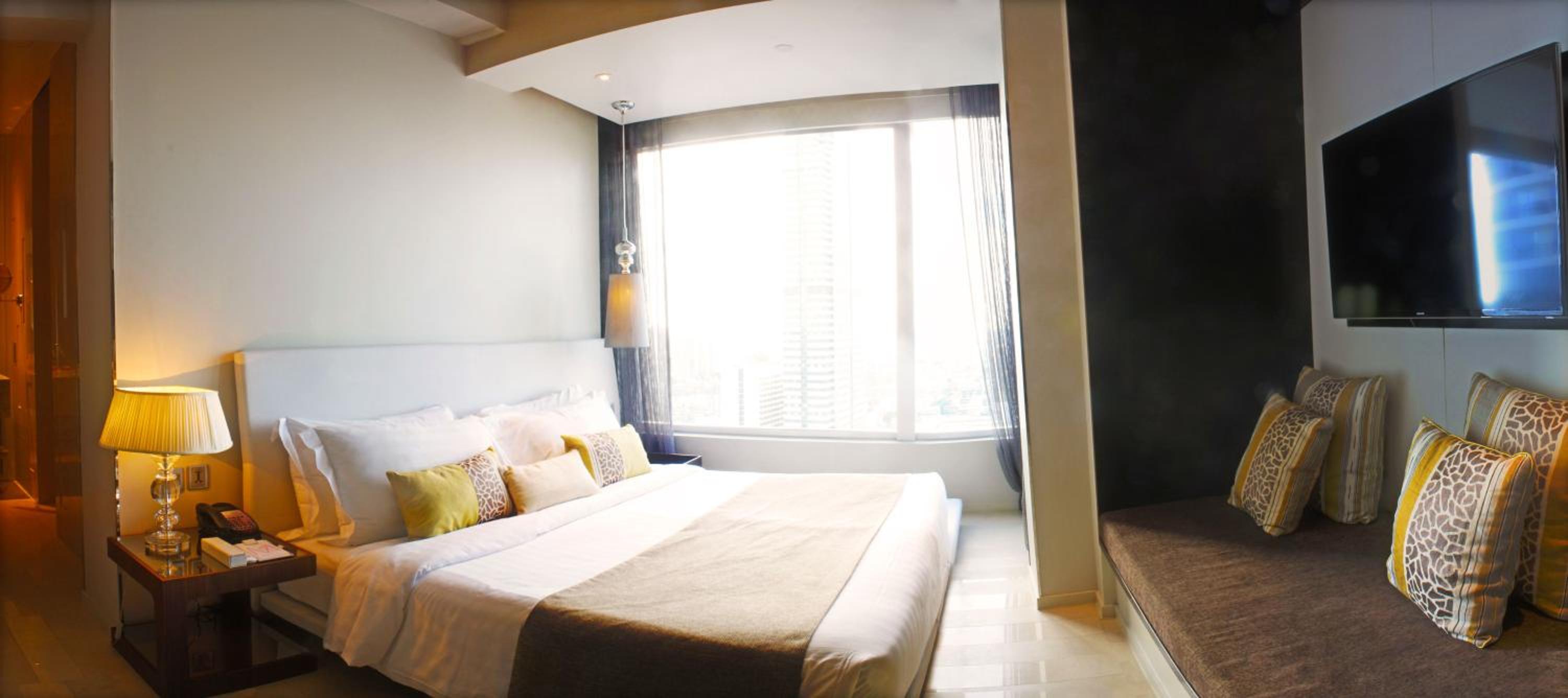 One Bedroom Suite thumbnail 5