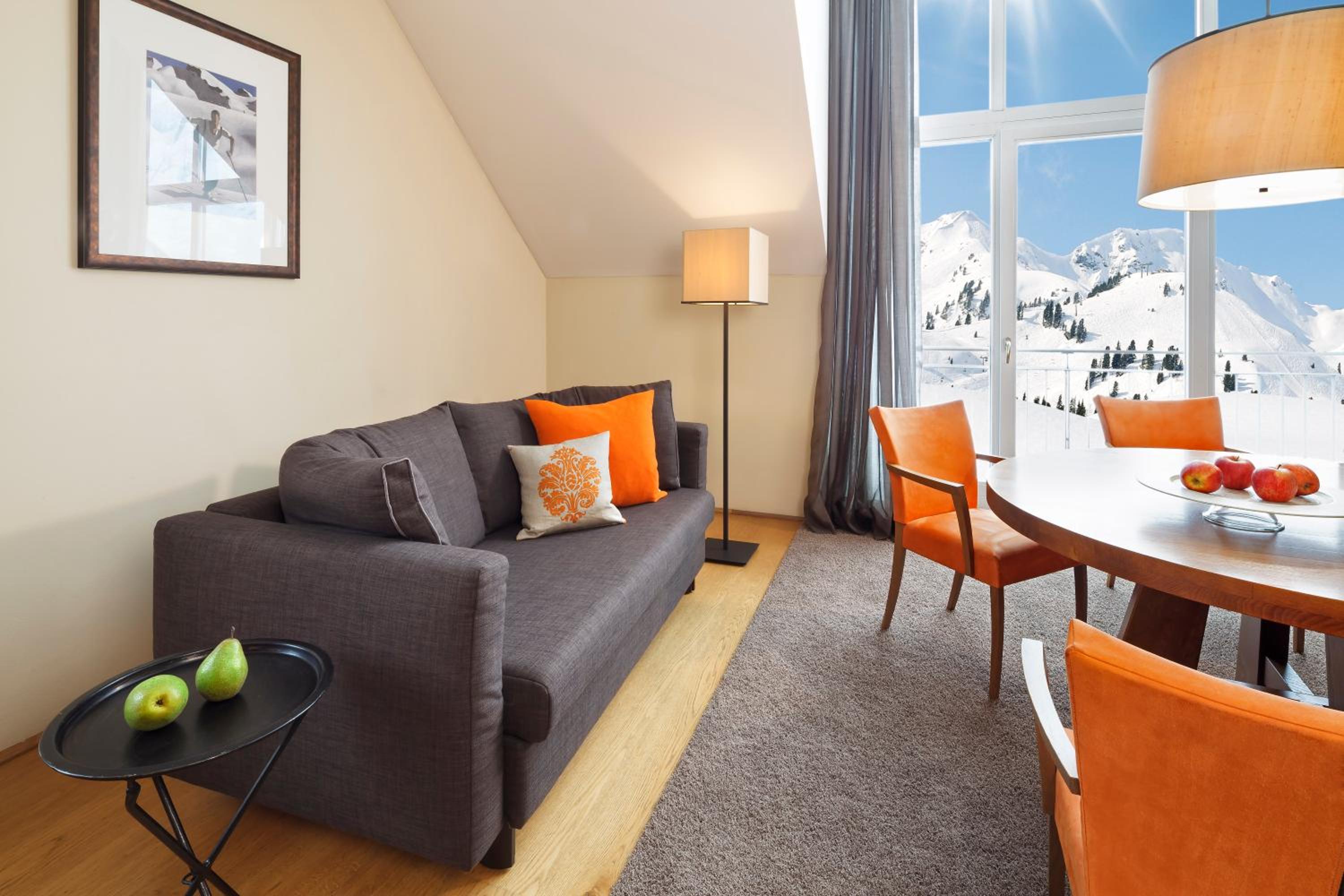 Deluxe Three-Bedroom Apartment