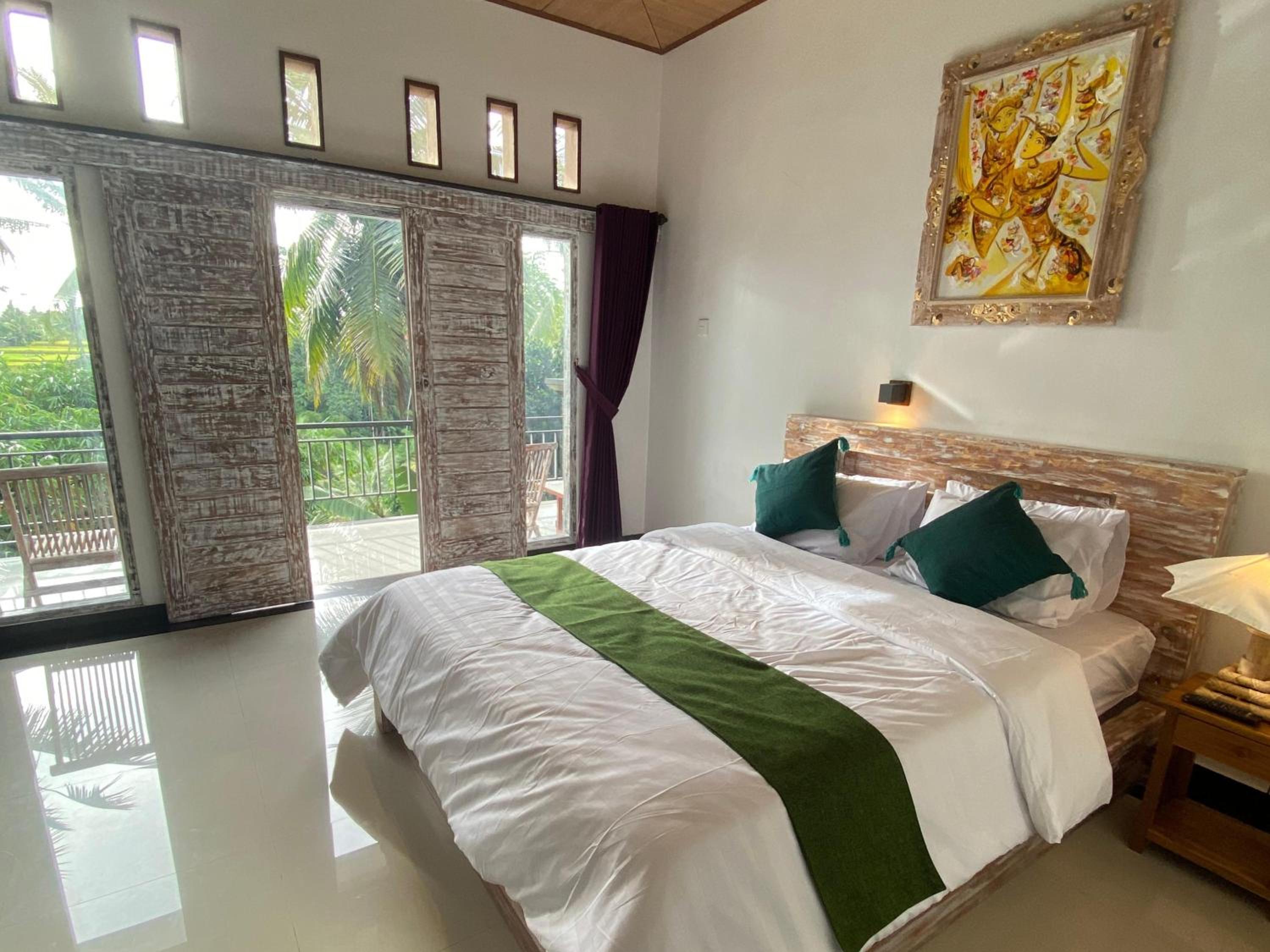 Queen Room with Balcony photo 2