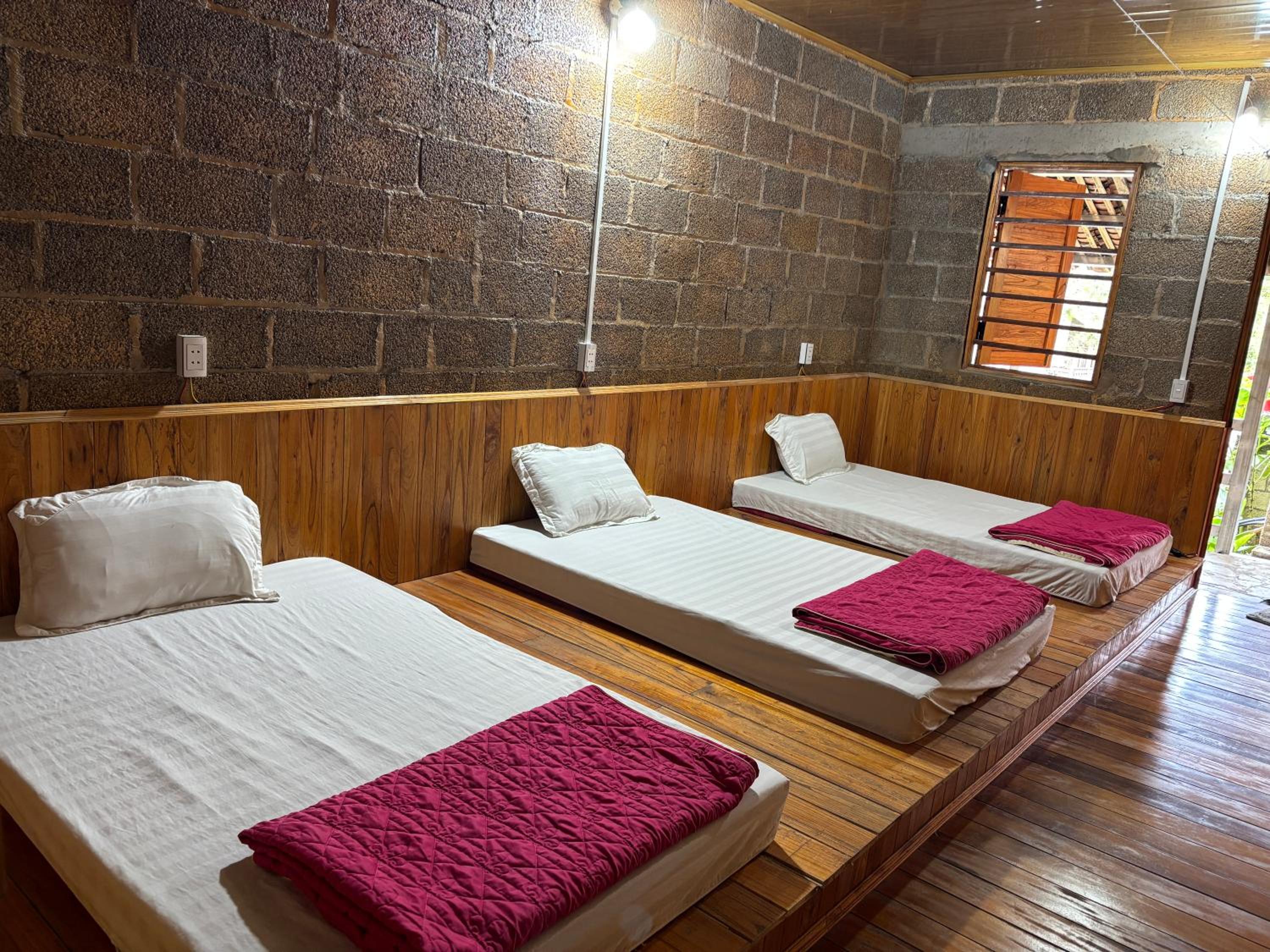 Bed in 10-Bed Mixed Dormitory Room photo 1