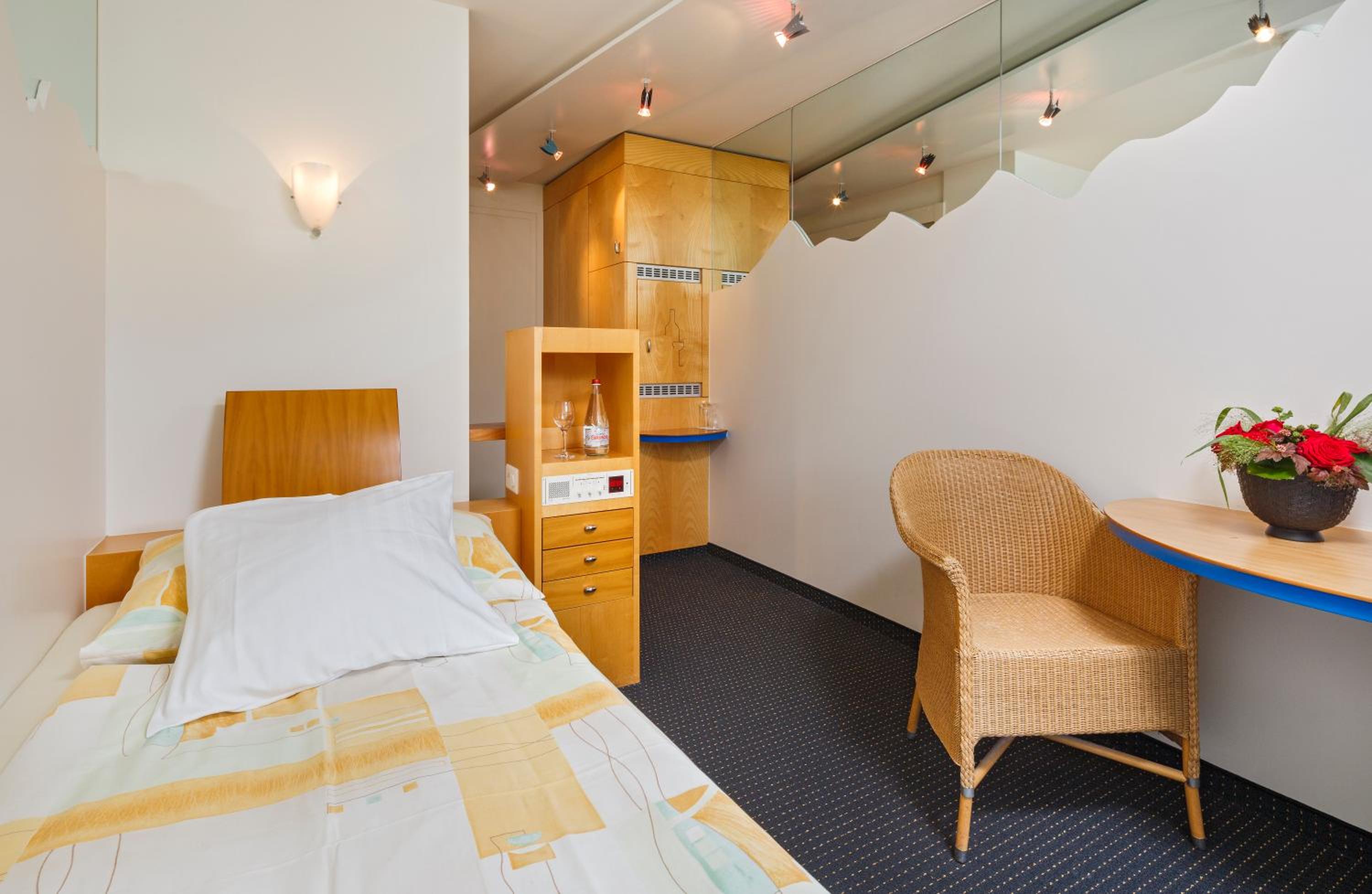 Single Room photo 2