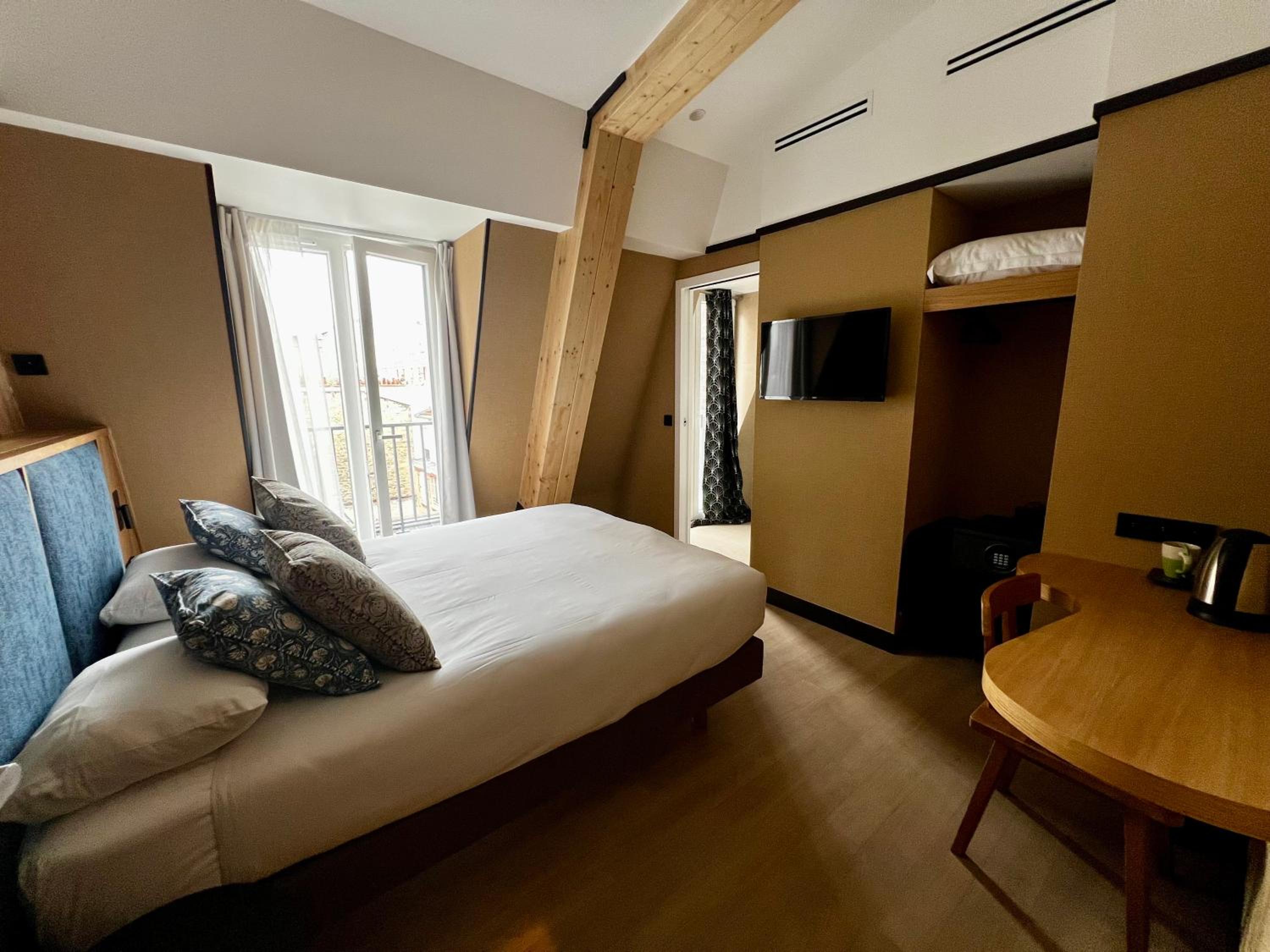 Superior Double Room - accessible by stairs only photo 3