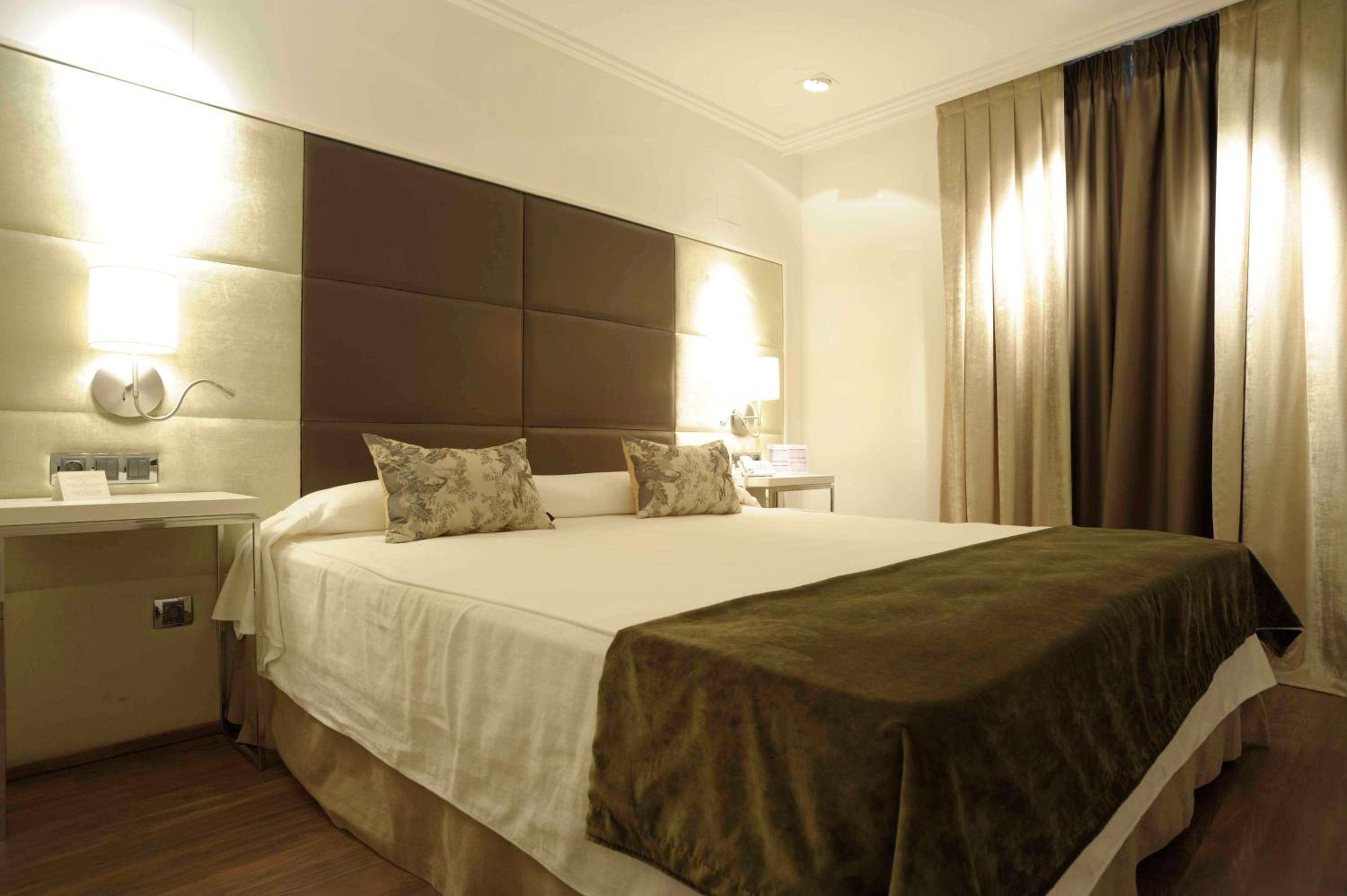 Double or Twin Room - Photo 3