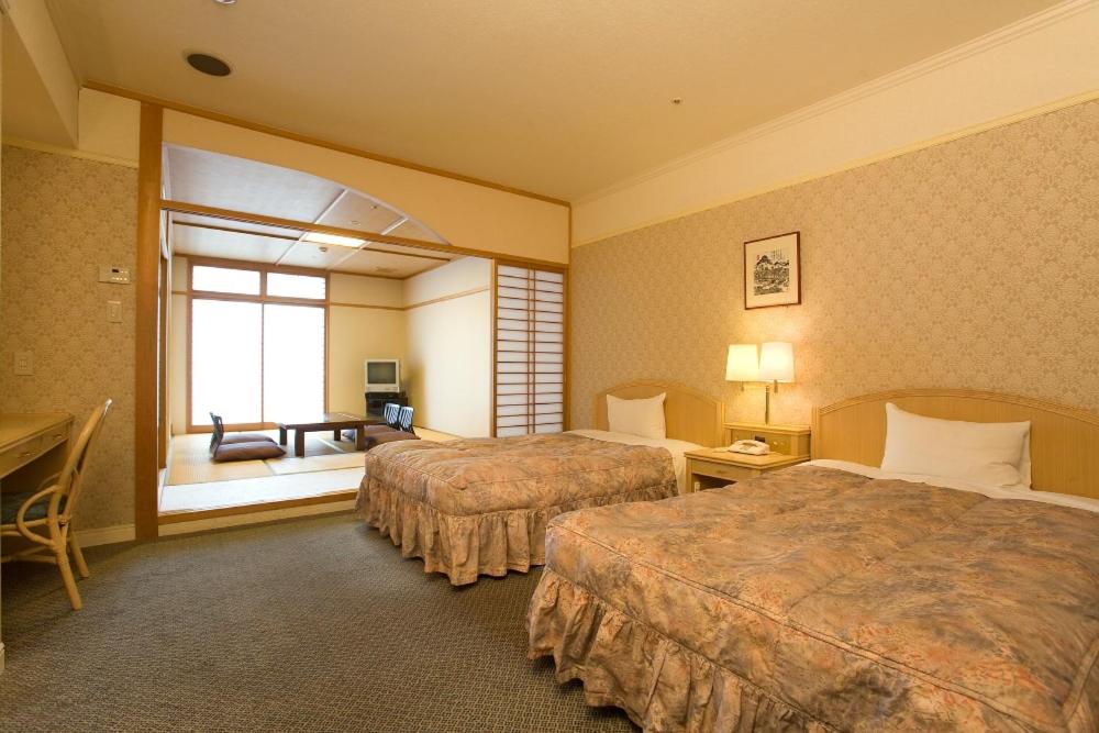 Room with Tatami Area - Photo 1