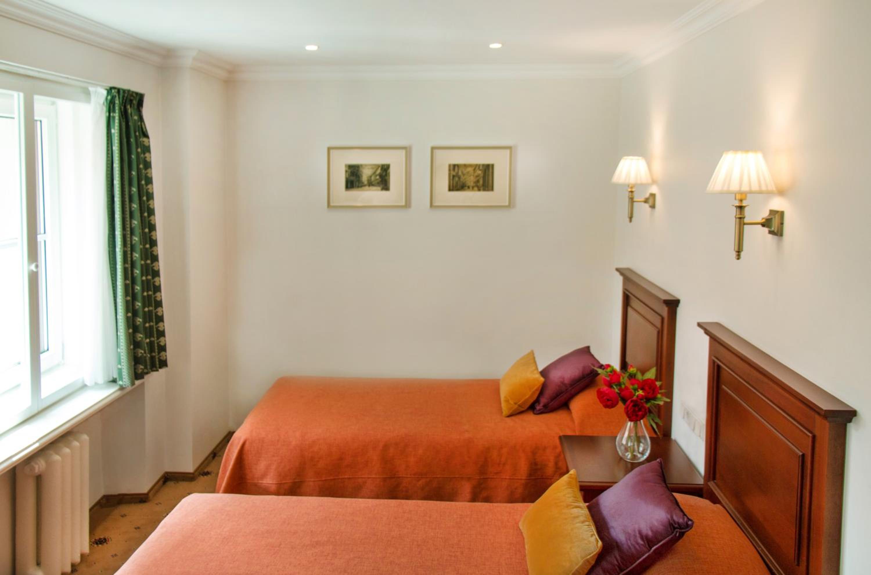 Standard Twin Room - Photo 4