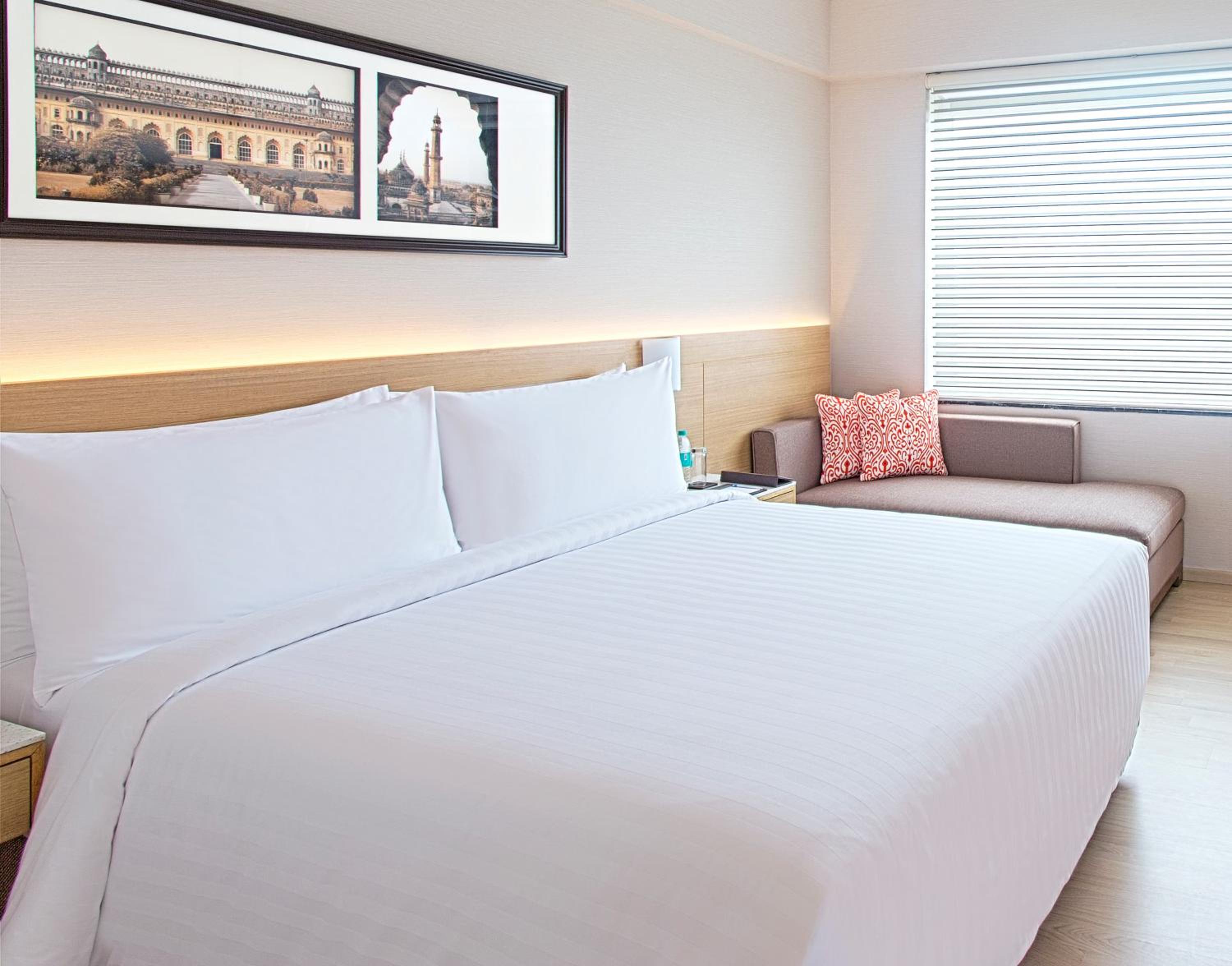 Large Queen Room with City View 2 pints of beer on arrival per room per stay & 30% discount on F&B photo 3