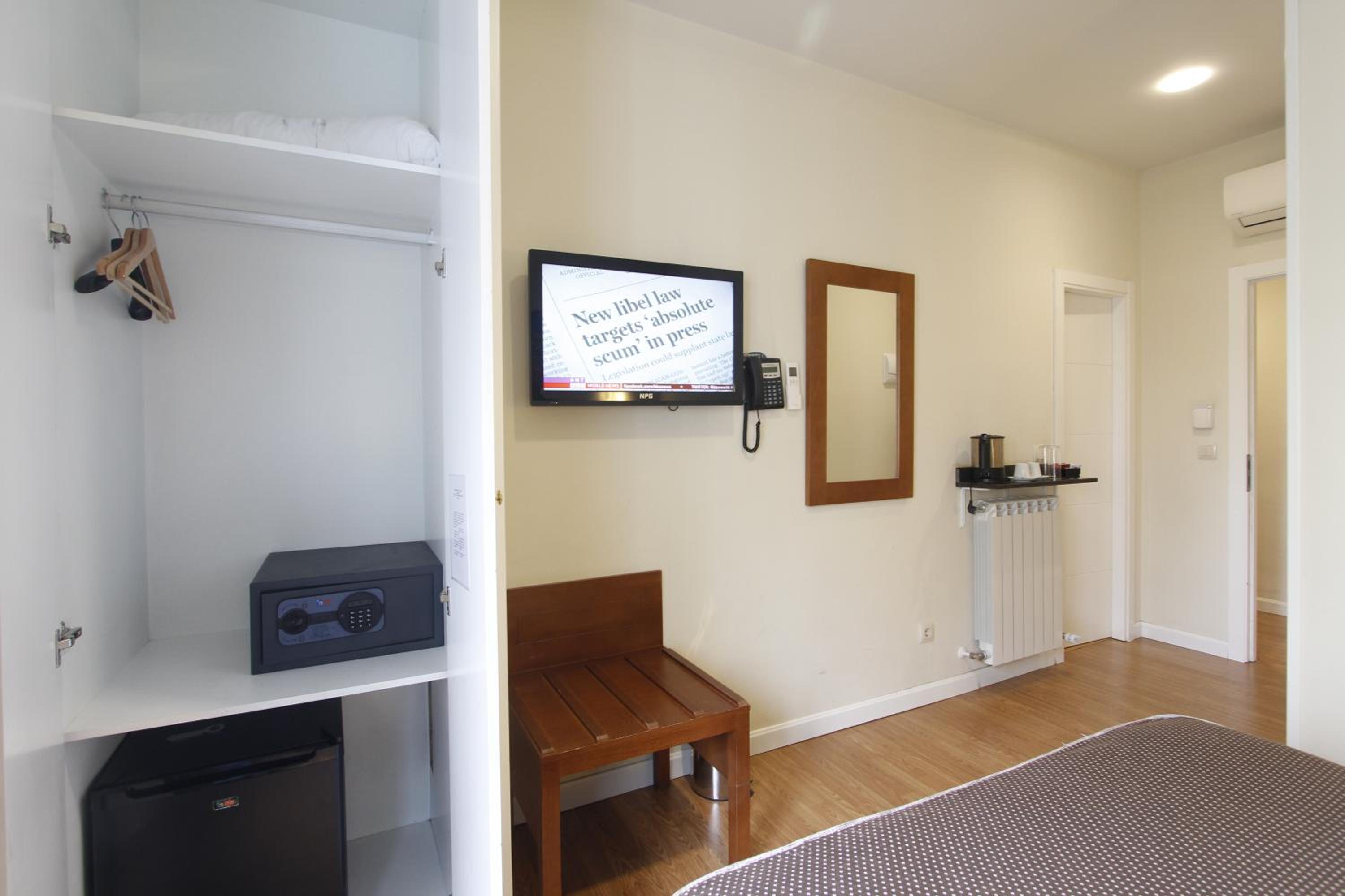 Double or Twin Room photo 3
