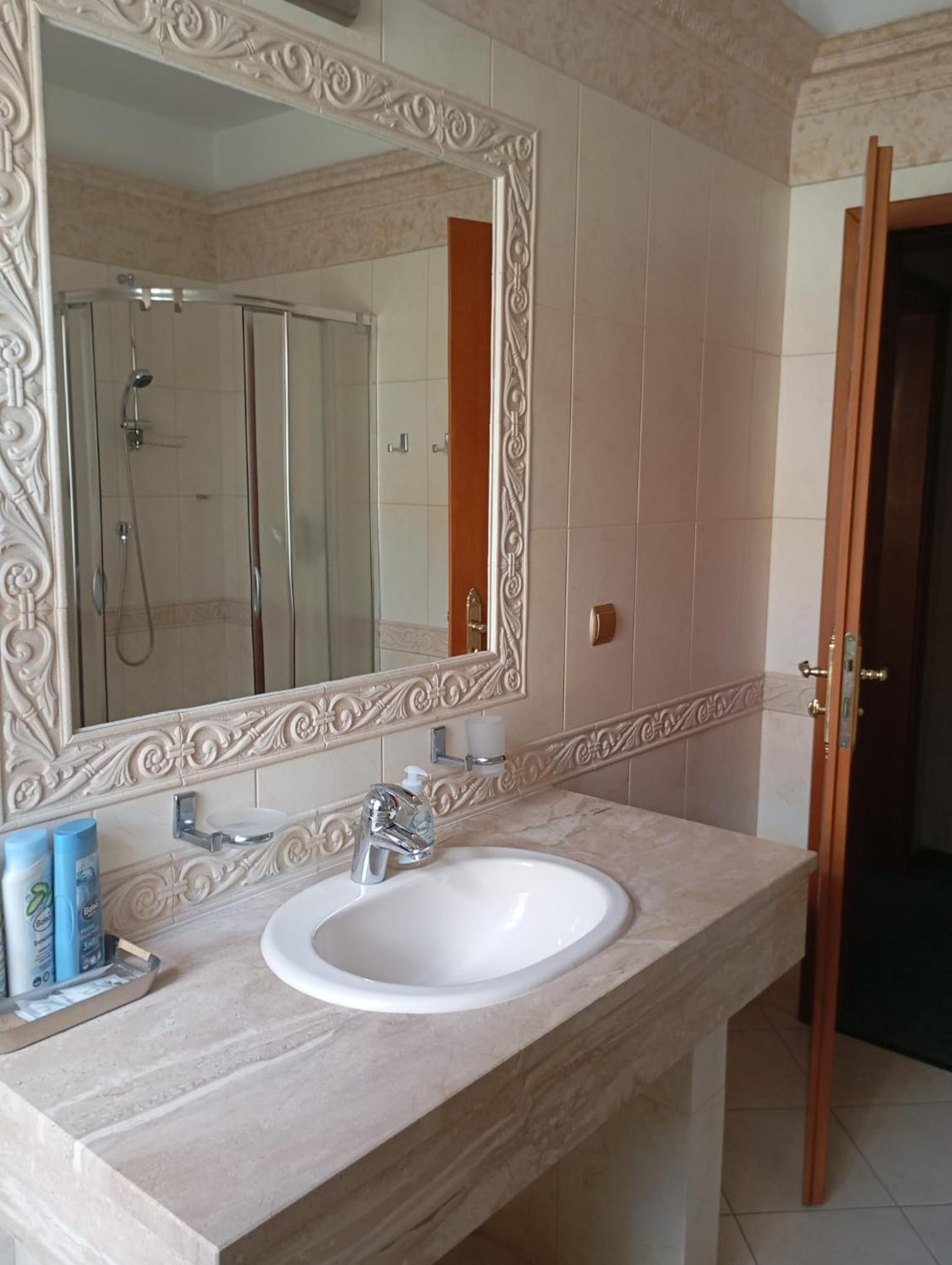 Standard Double or Twin Room photo 2