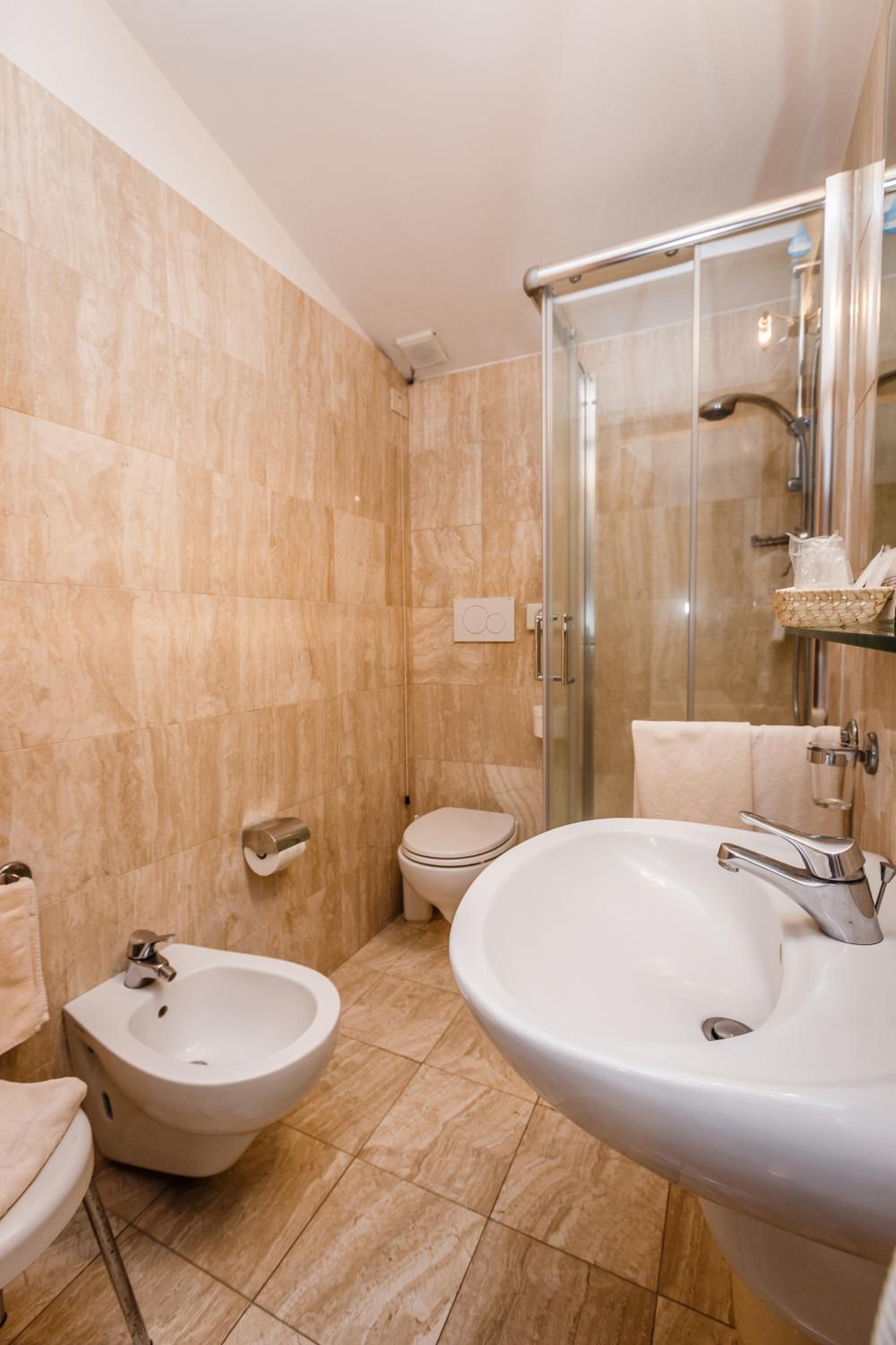 Classic Double Room - Photo 7