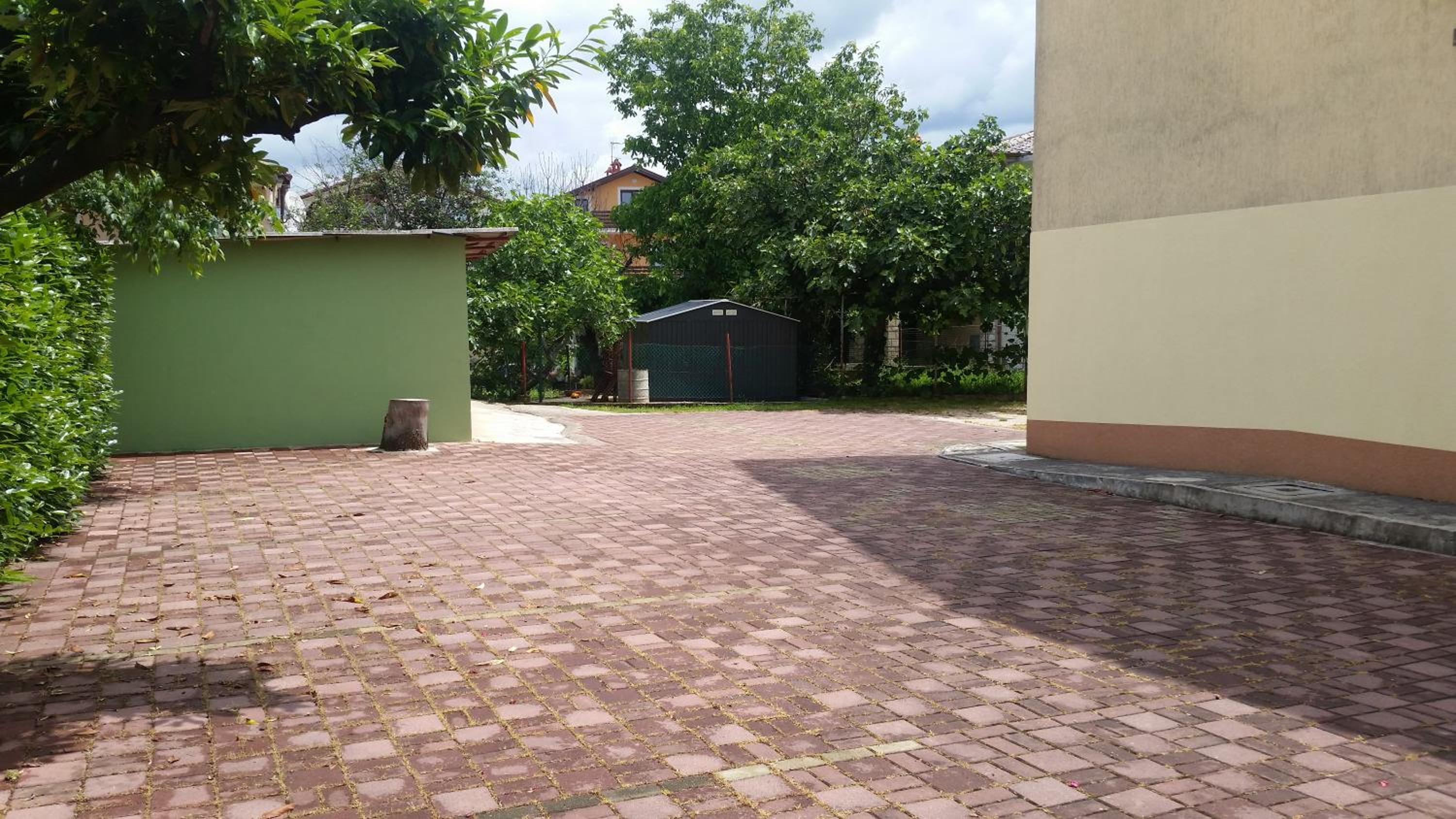 Three-Bedroom Apartment with Terrace and Garden View photo 3