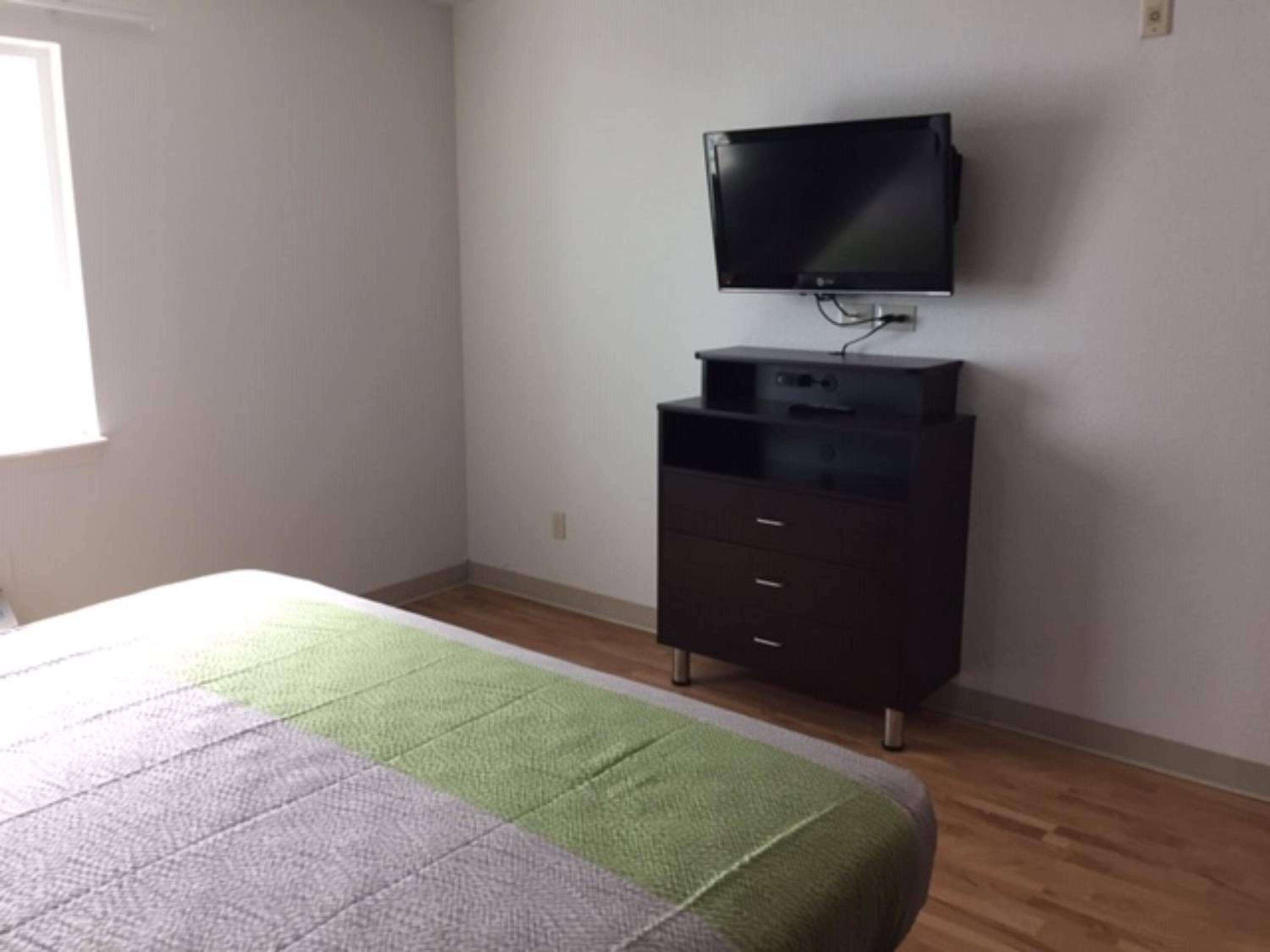 Deluxe King Room - Non-Smoking - Photo 3