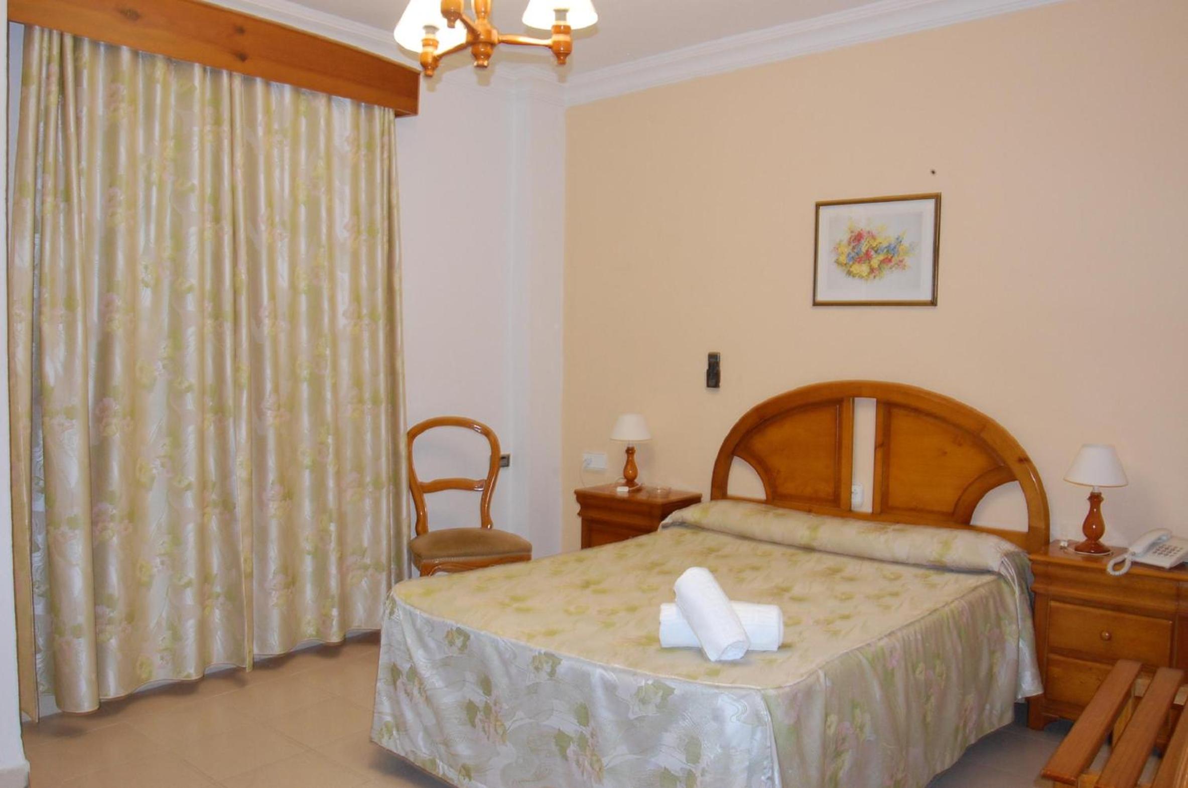 Double or Twin Room - Photo 7