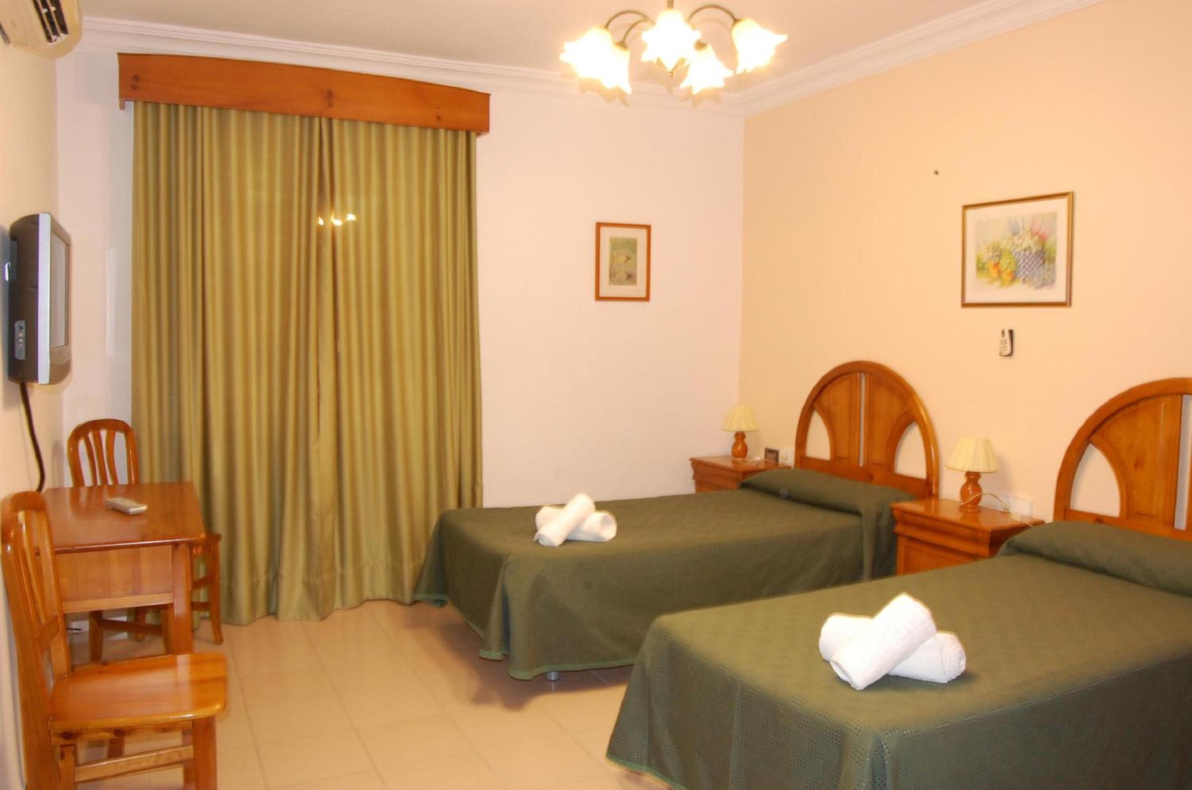 Double or Twin Room - Photo 6