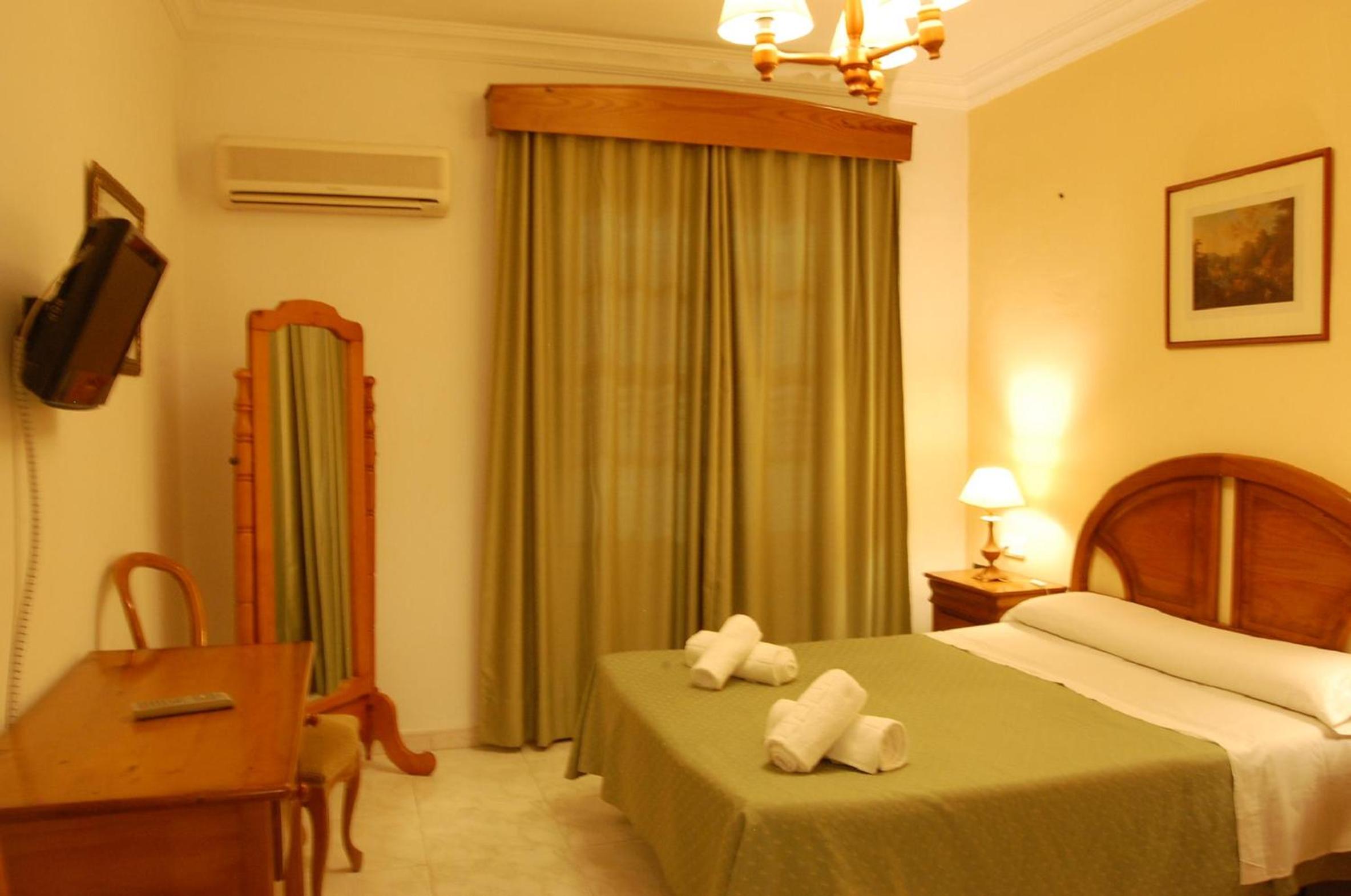 Double or Twin Room - Photo 5