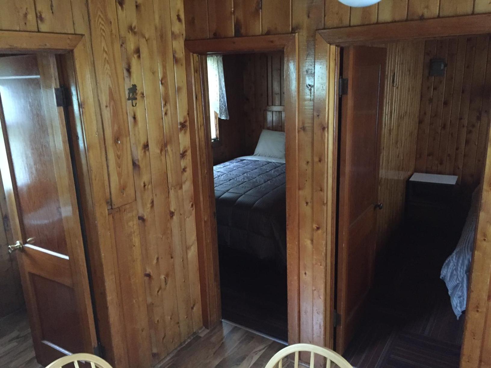 Cabin - 1 Queen Bed - Photo 2