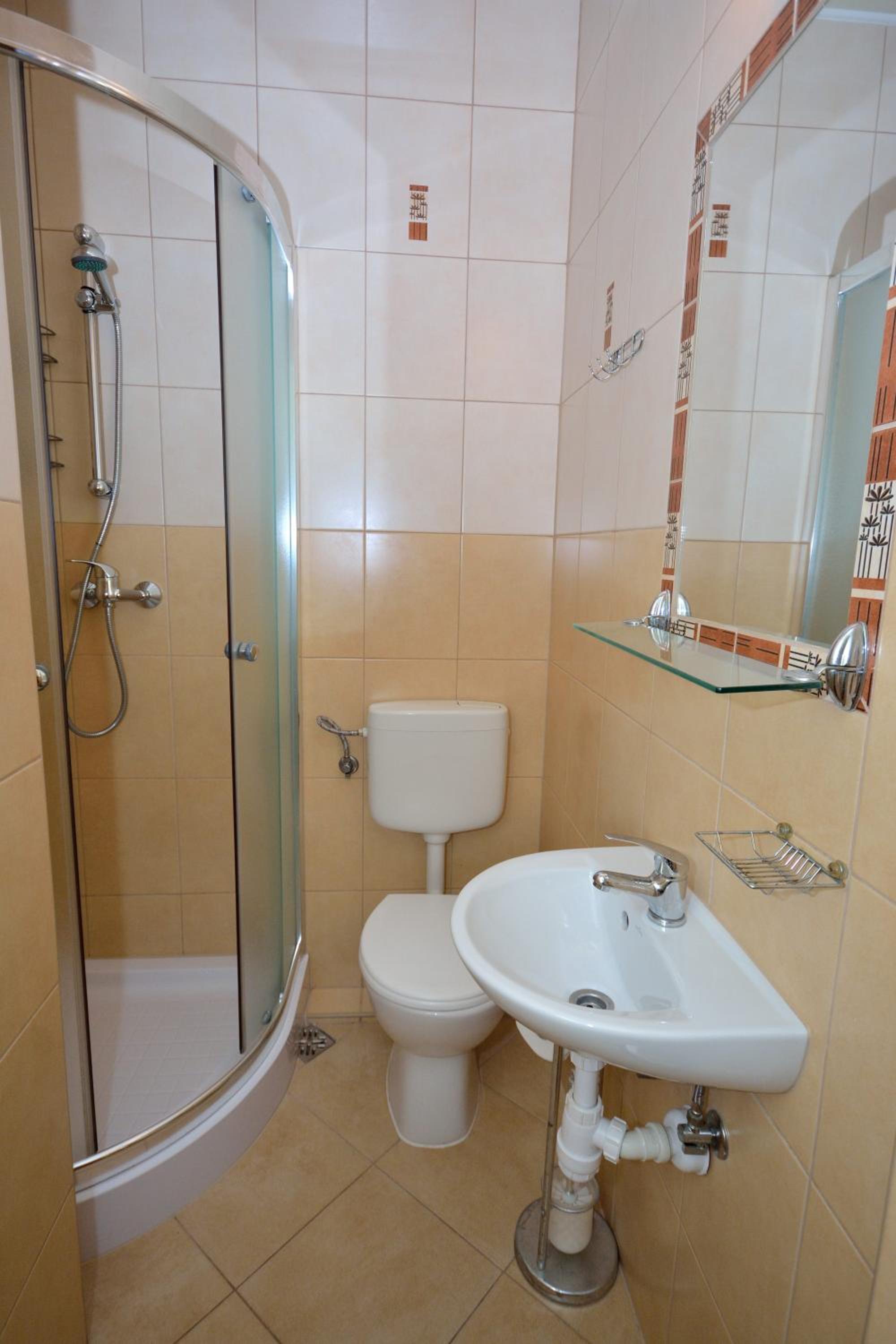Double Room - Photo 10