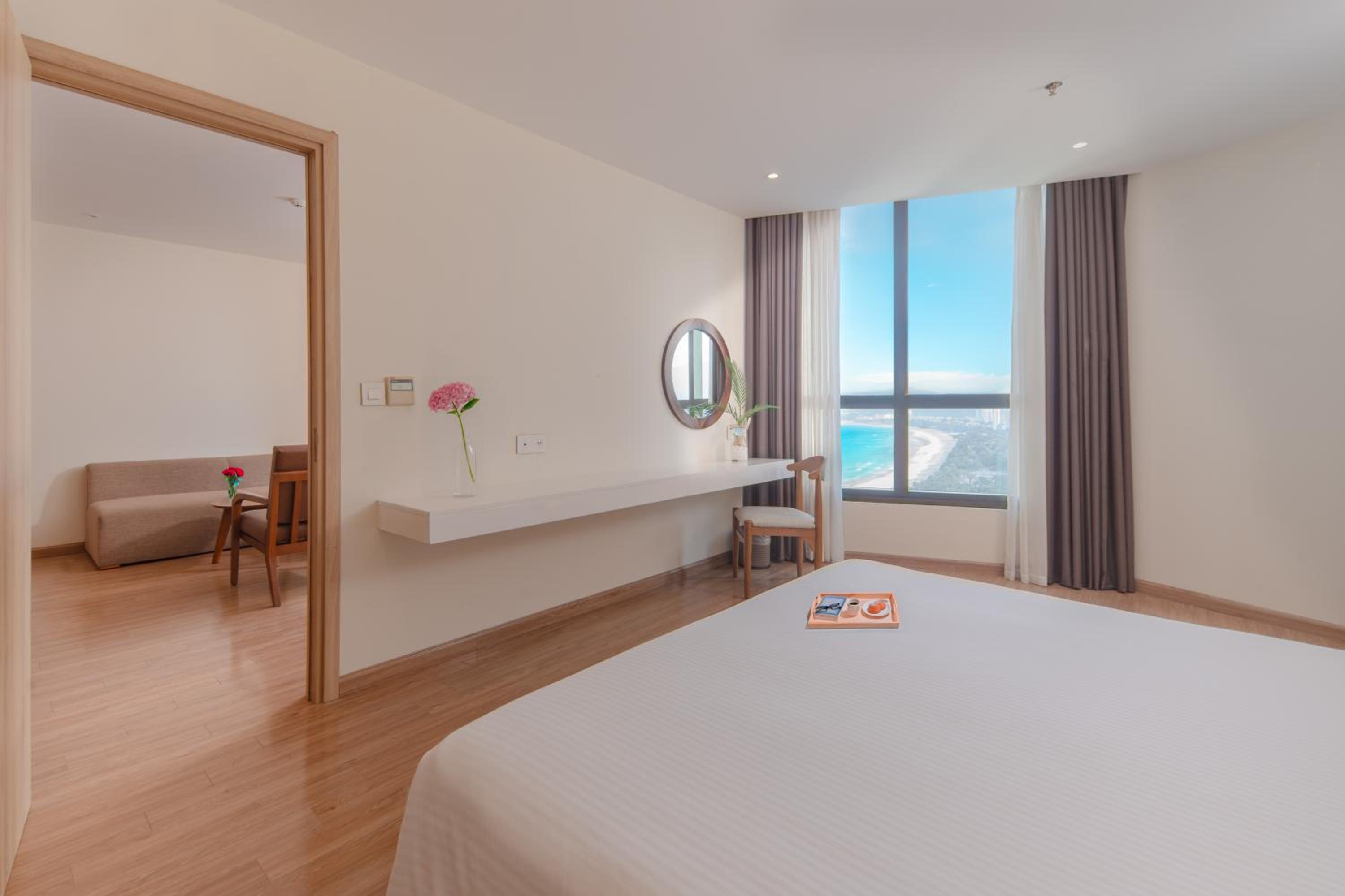 King Suite with Ocean View thumbnail 5