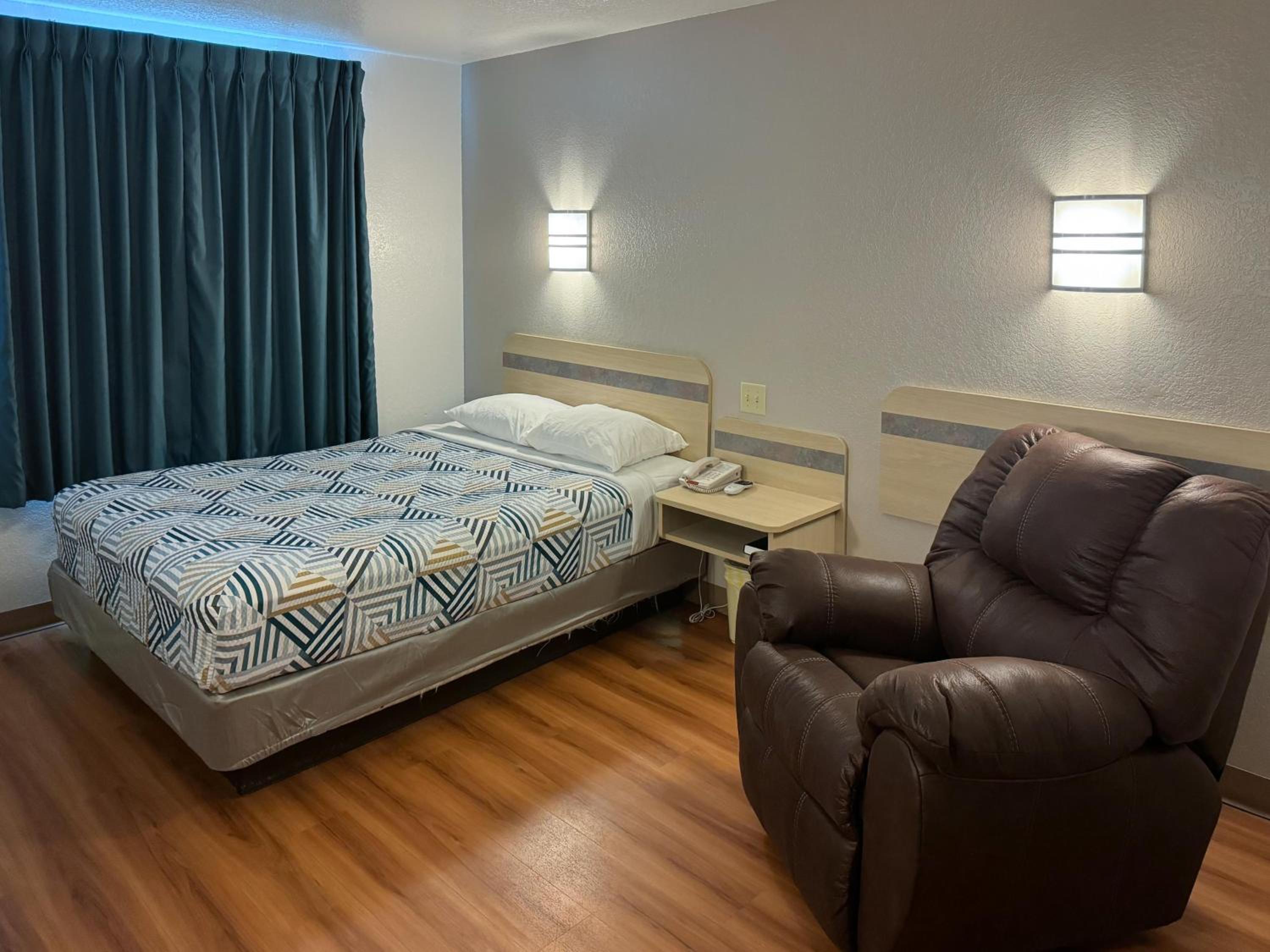 King Room - Disability Access - Non-Smoking
