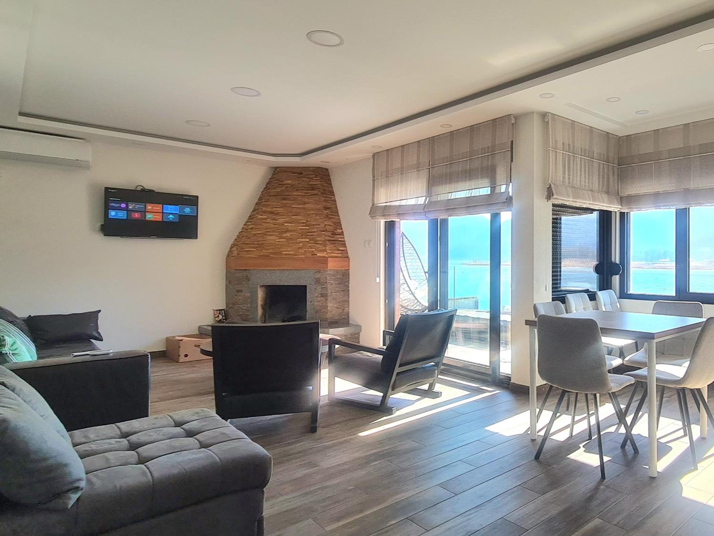 One-Bedroom Apartment with Balcony photo 1