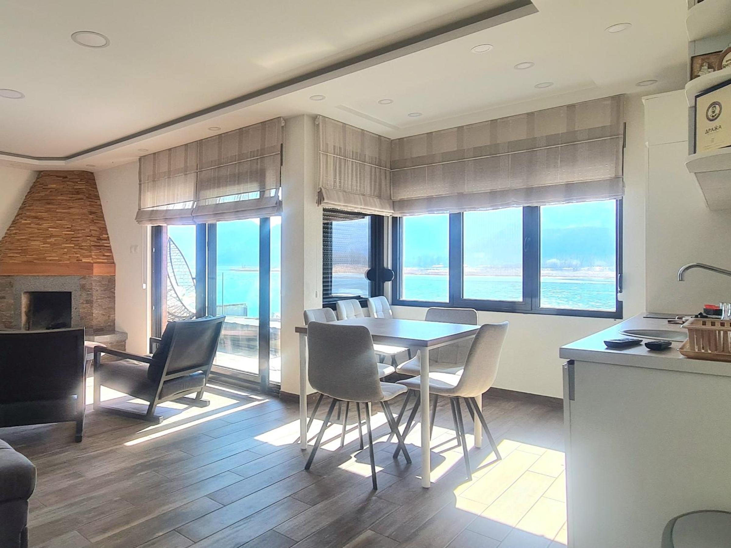 One-Bedroom Apartment with Balcony photo 2