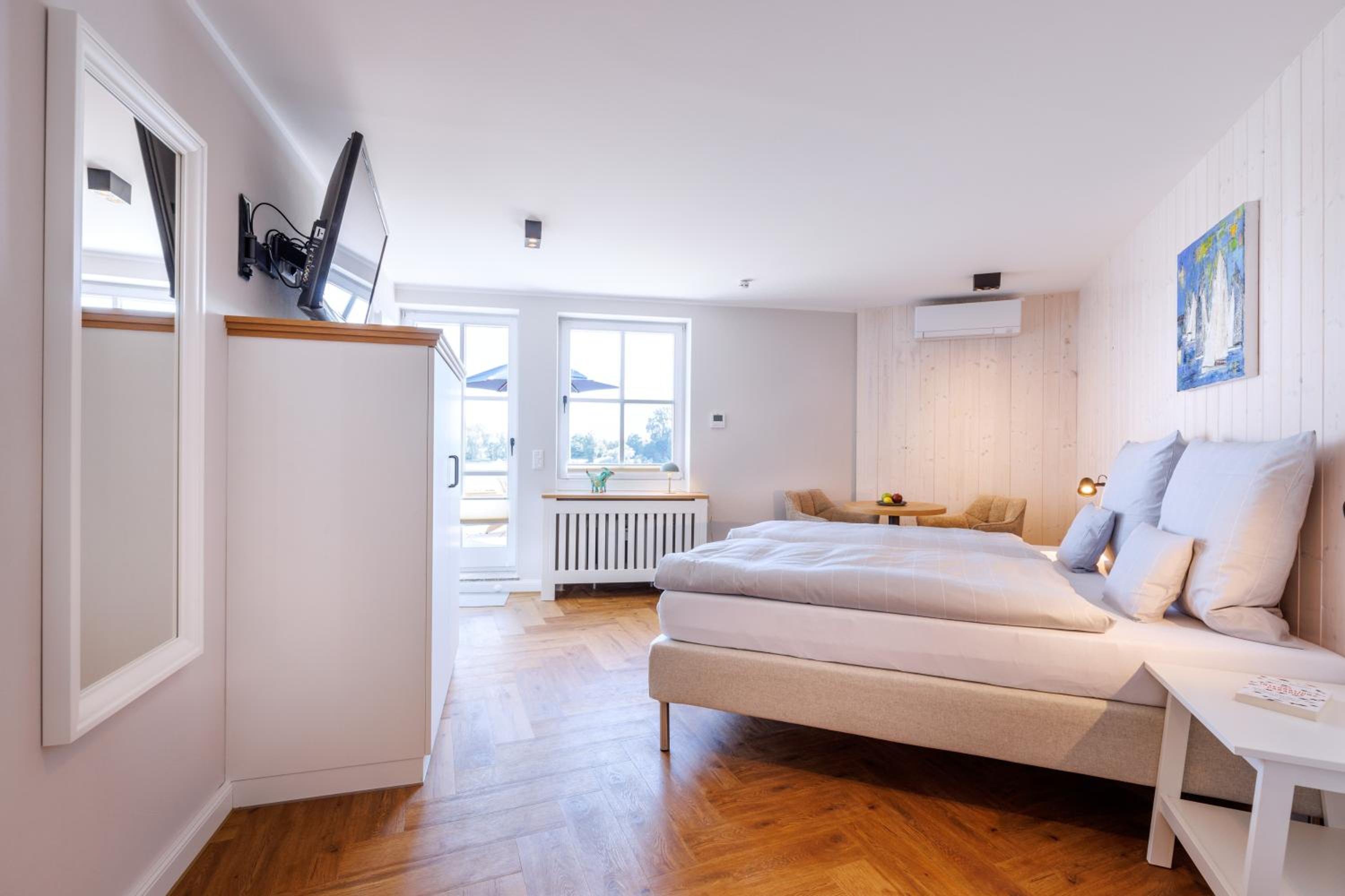 One-Bedroom Apartment with Terrace photo 1