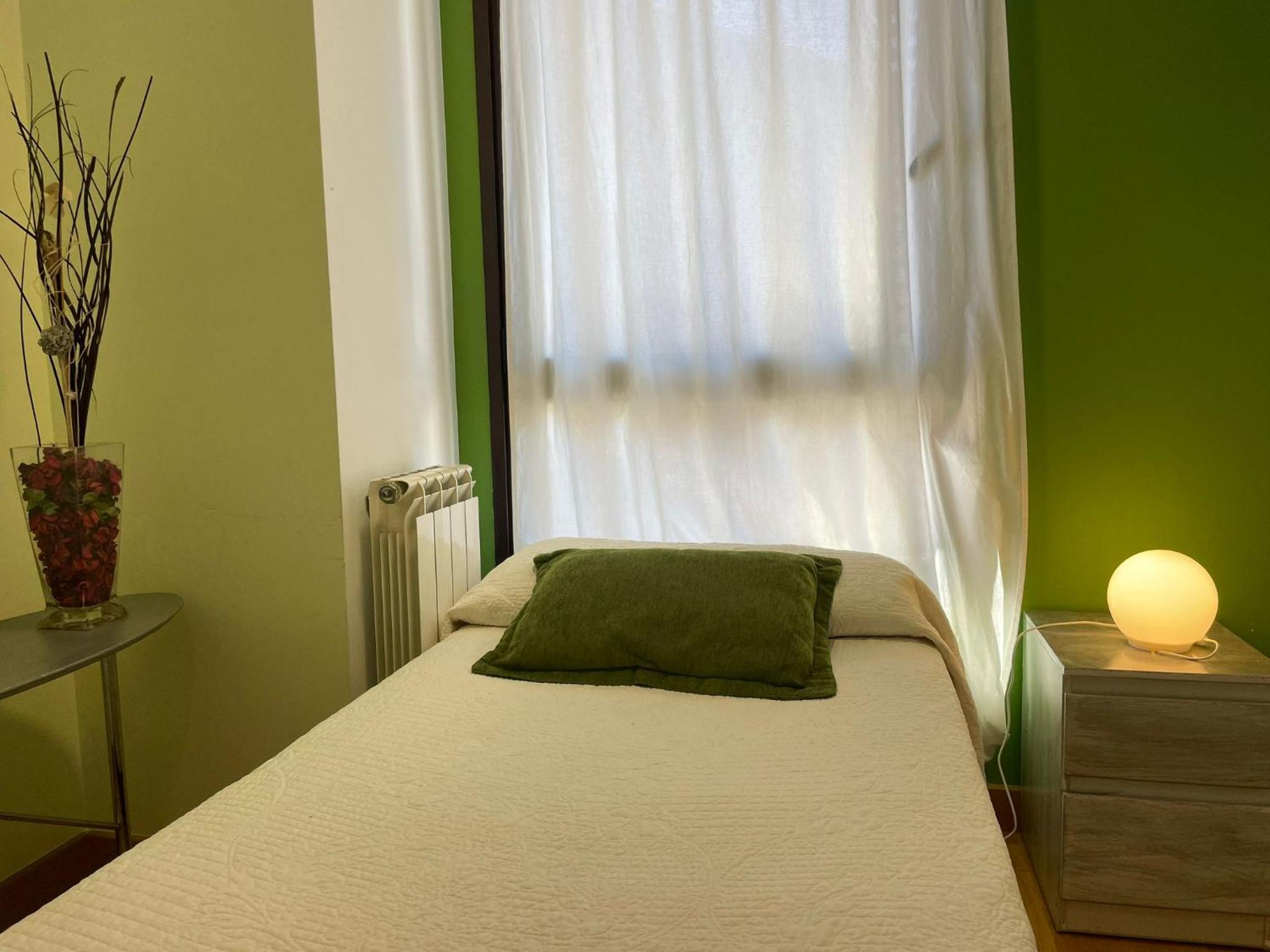 Quadruple Room with Private Bathroom - Photo 3