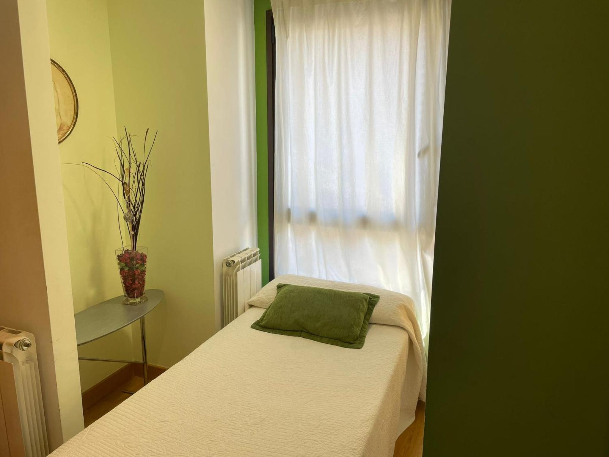 Quadruple Room with Private Bathroom - Photo 8