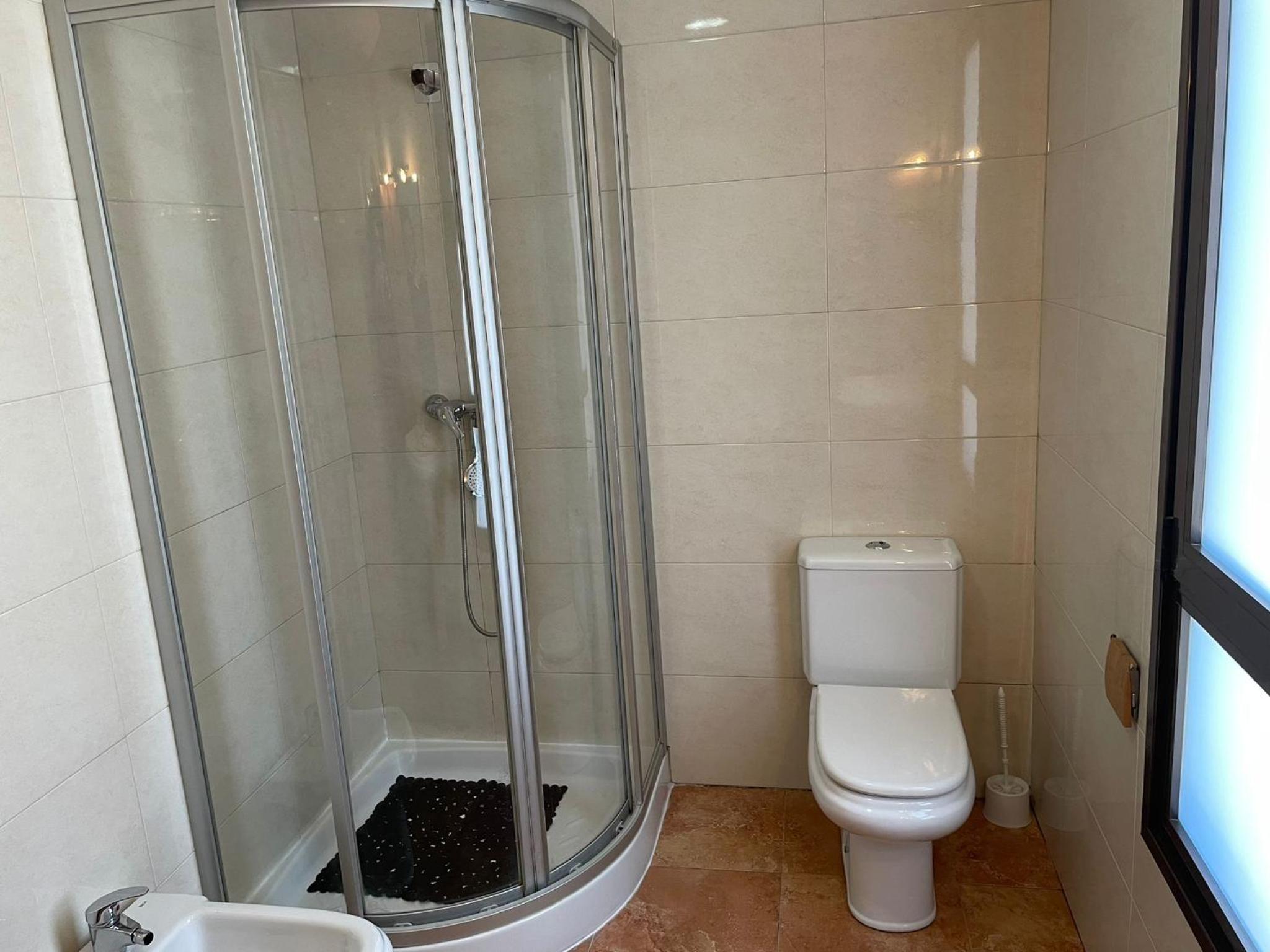 Quadruple Room with Private Bathroom - Photo 14