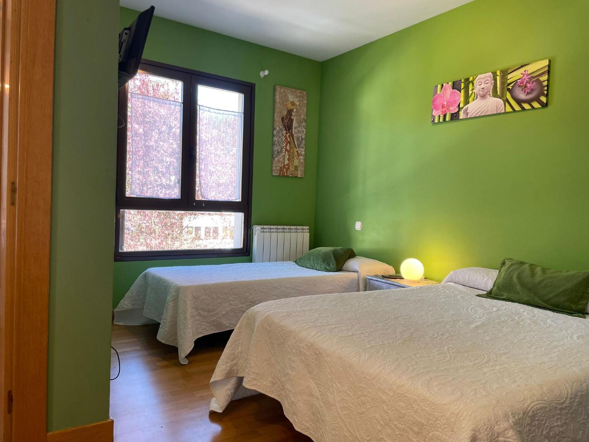 Quadruple Room with Private Bathroom - Photo 19
