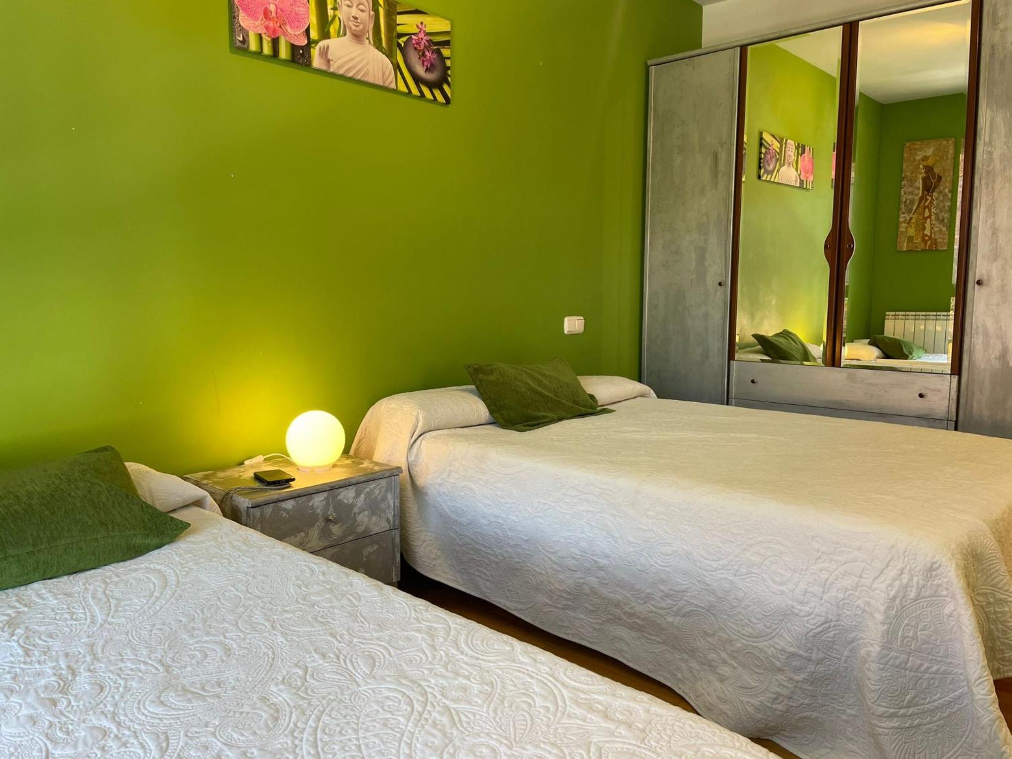 Quadruple Room with Private Bathroom - Photo 10