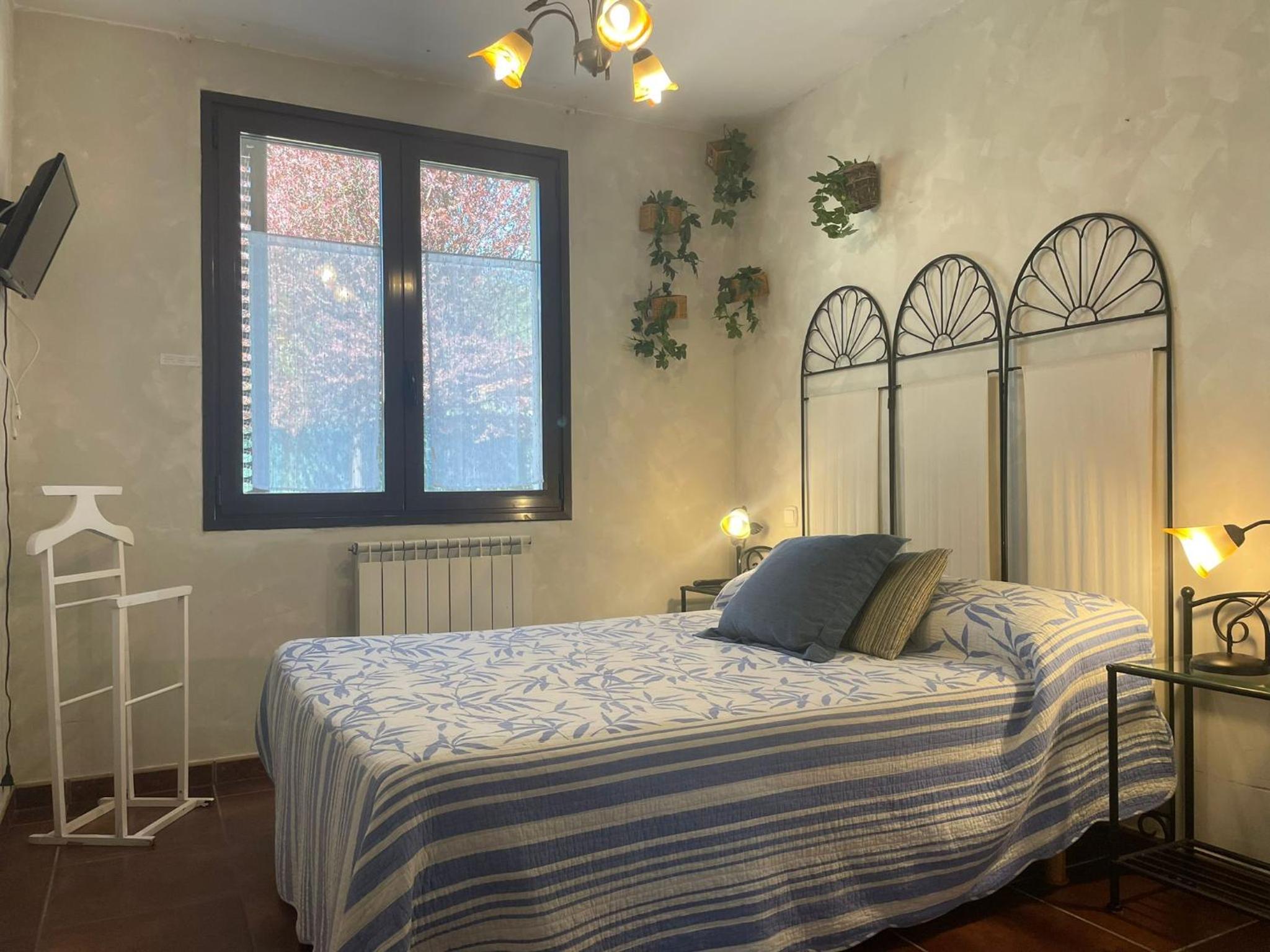 Double Room of 10 square yards with Private External Bathroom - Photo 3