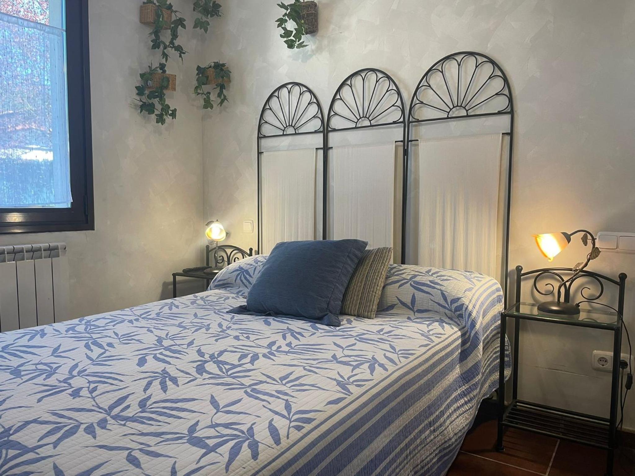 Double Room of 10 square yards with Private External Bathroom - Photo 1