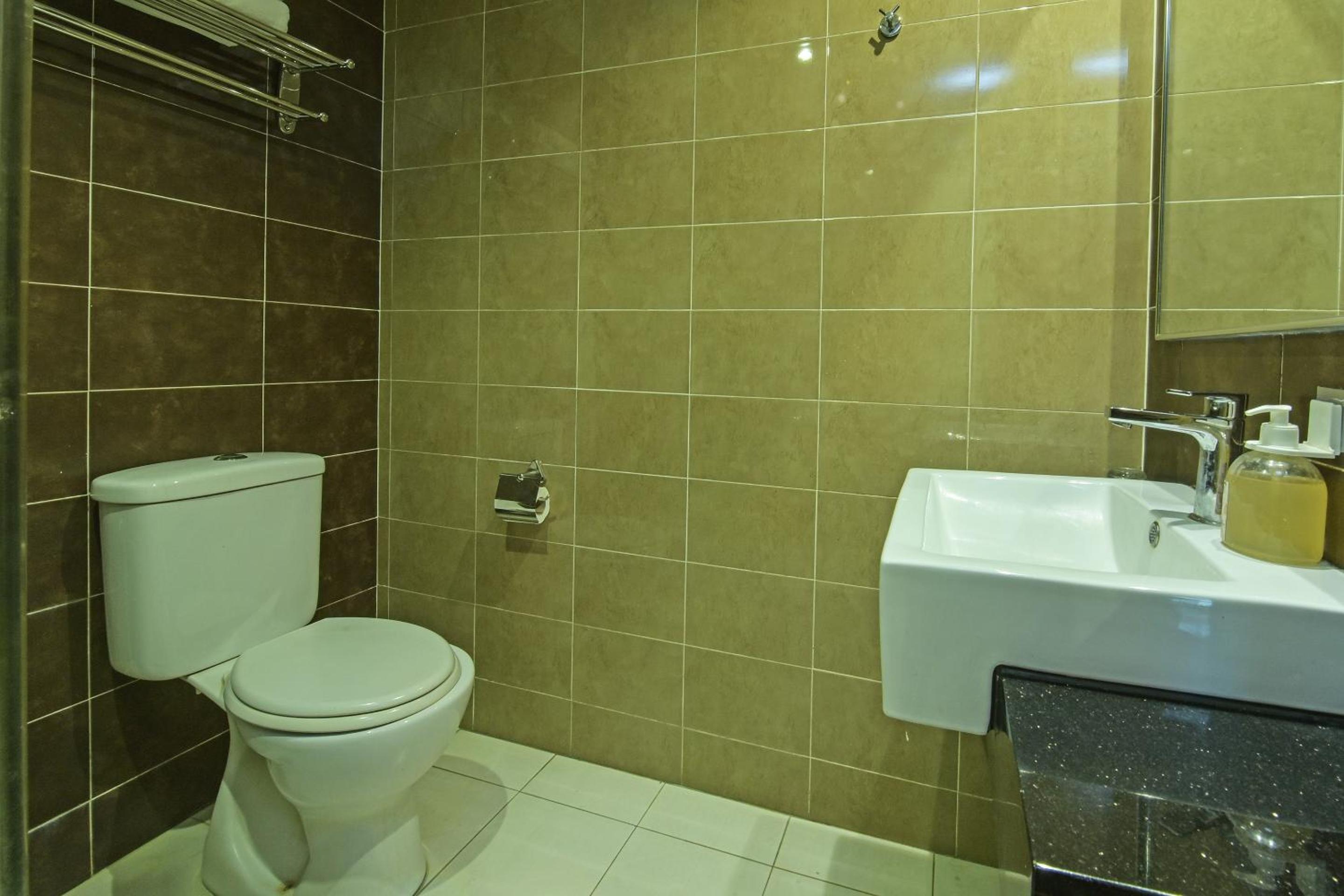 Deluxe King Room - Photo 6