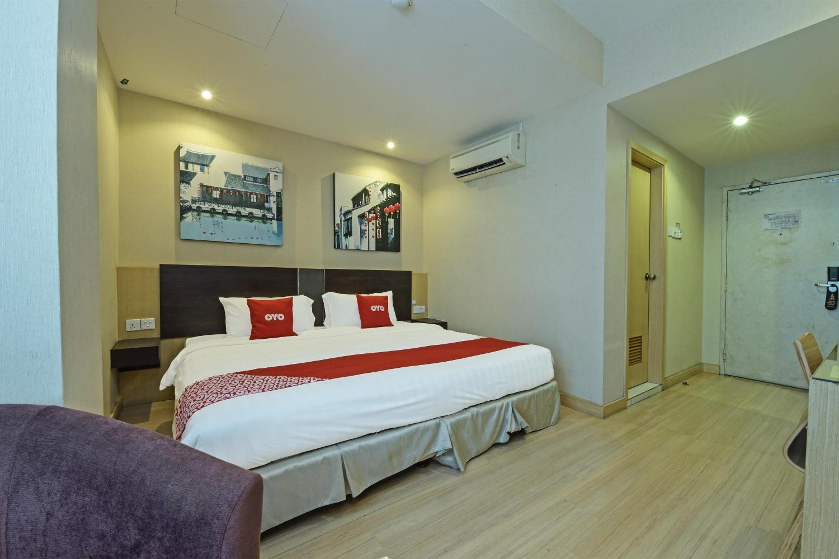Deluxe King Room - Photo 1