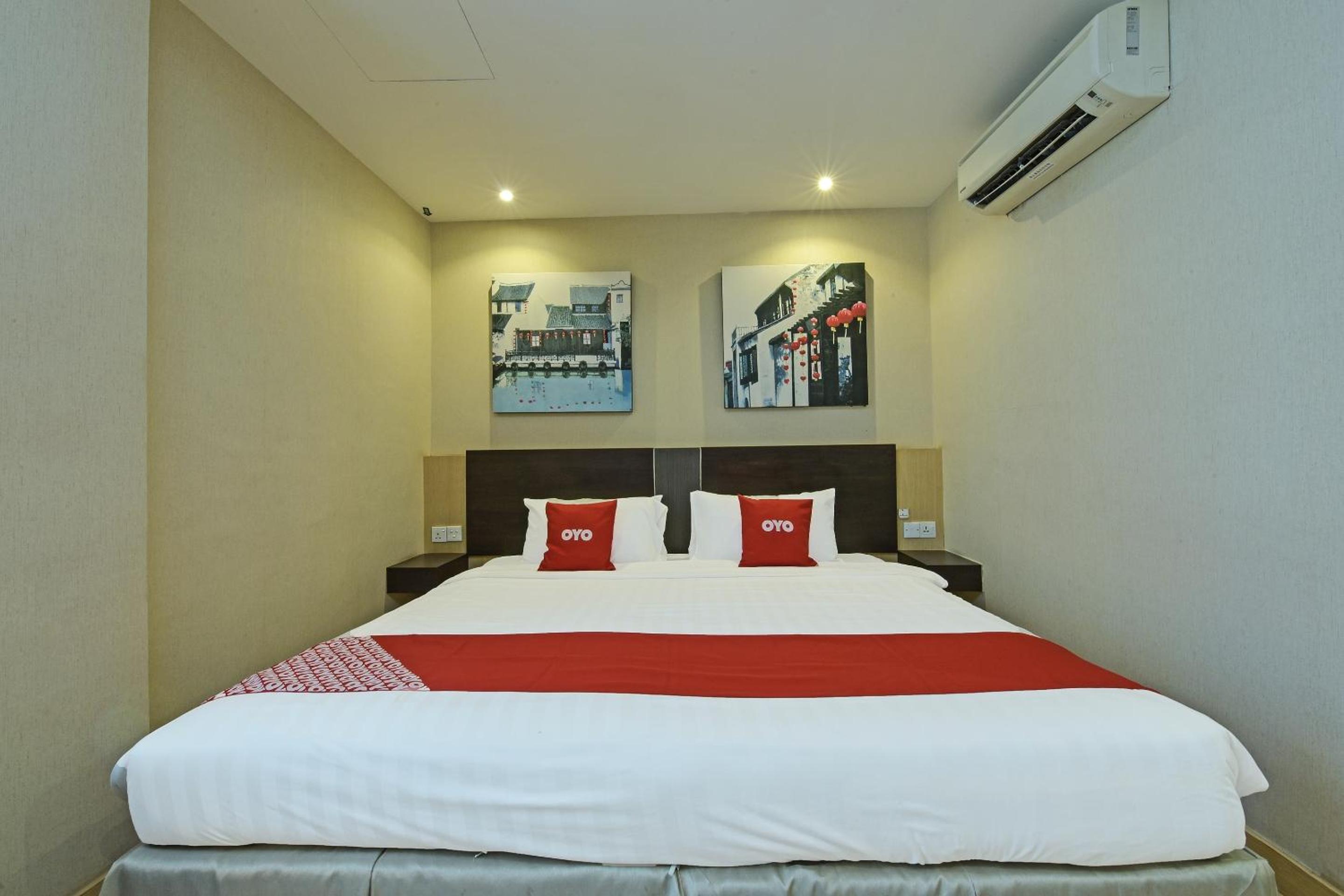 Deluxe King Room - Photo 4