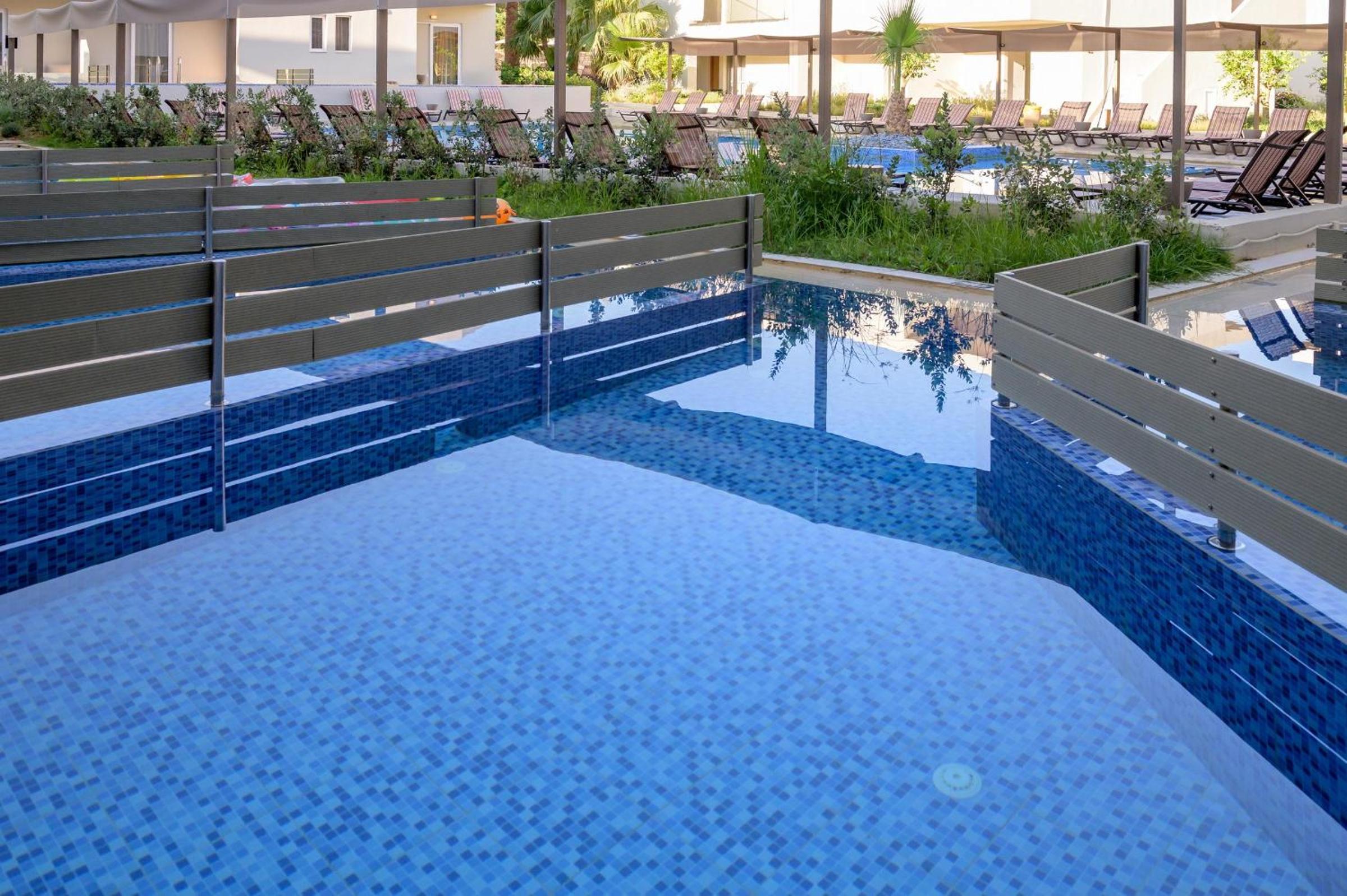 Superior Family Room Private Pool - Photo 3