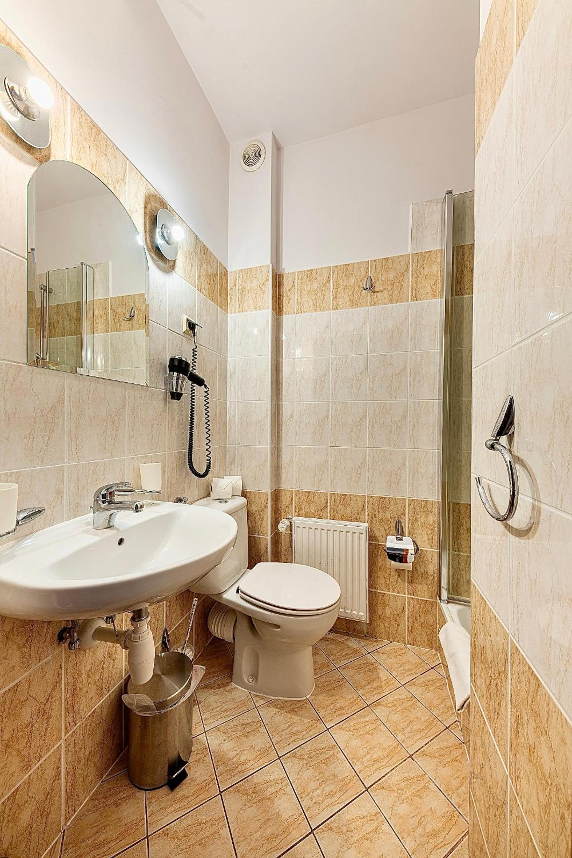 Triple Room with Private Bathroom