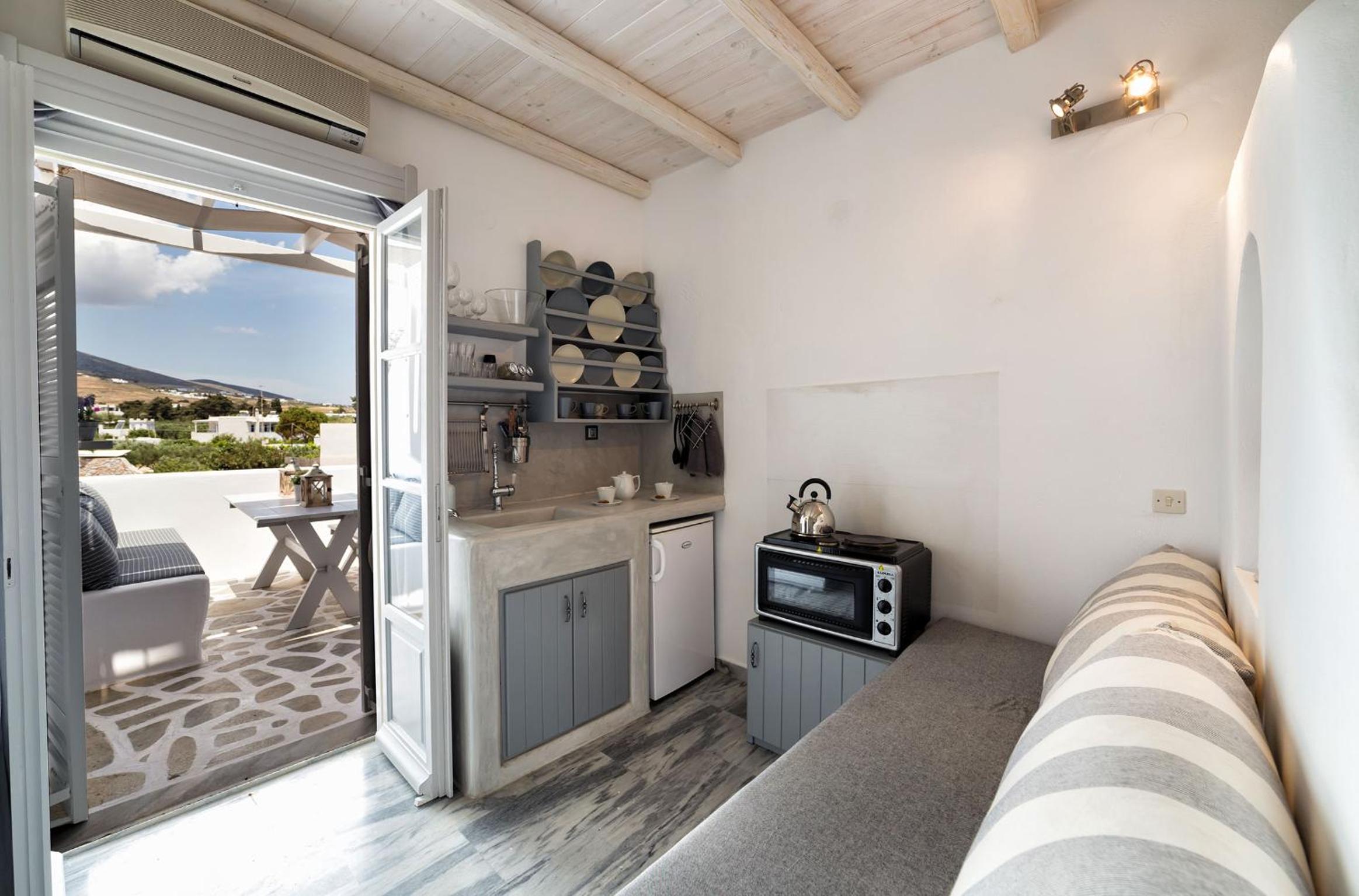 Suite with Partial Sea View - Photo 4