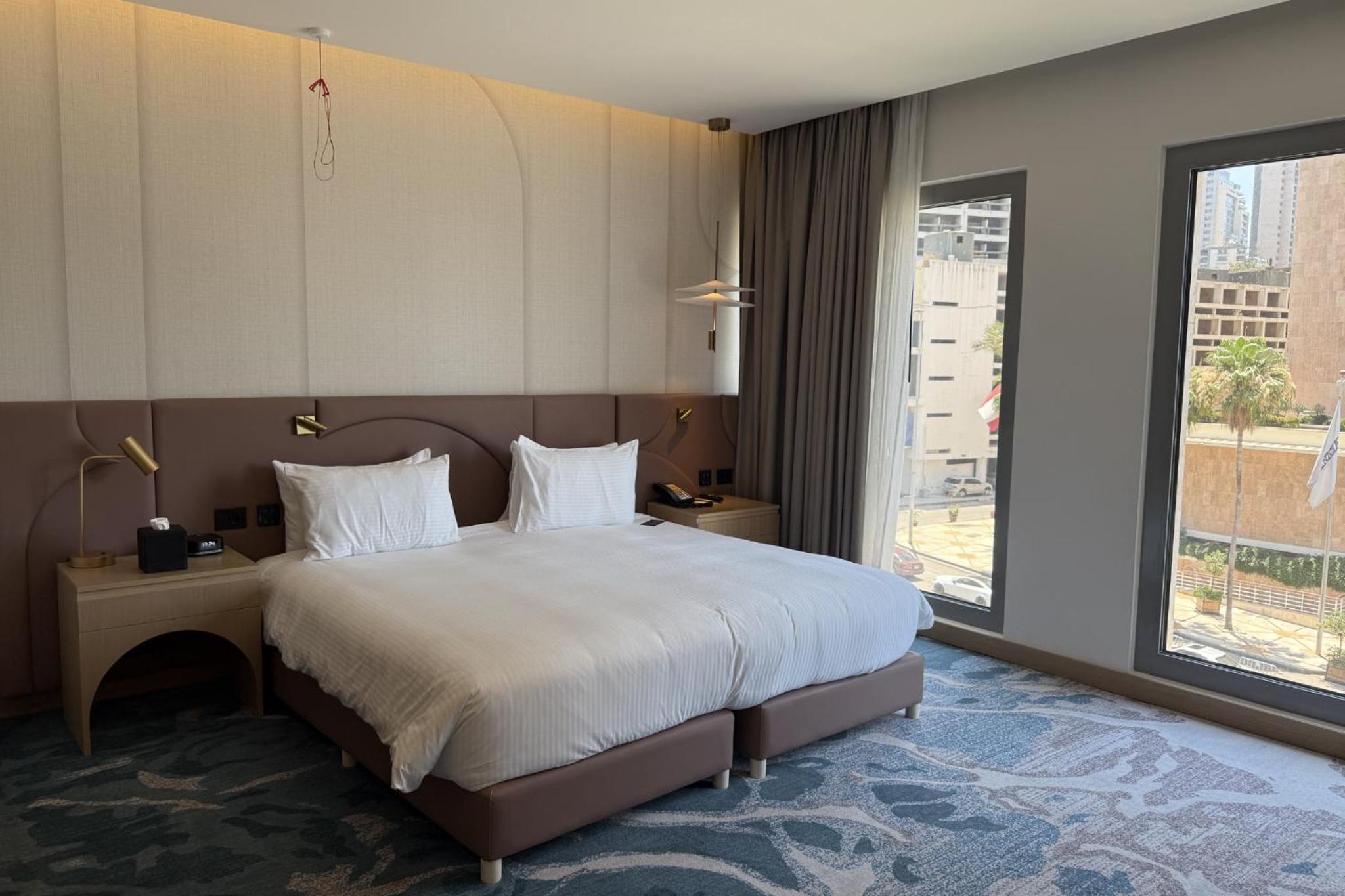 Deluxe King Room with City View - Accessible - Photo 1