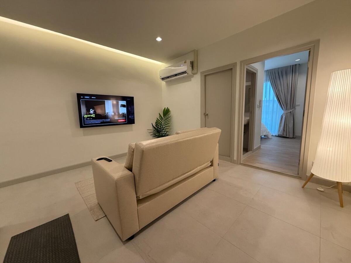 Two-Bedroom Deluxe Apartment with Balcony