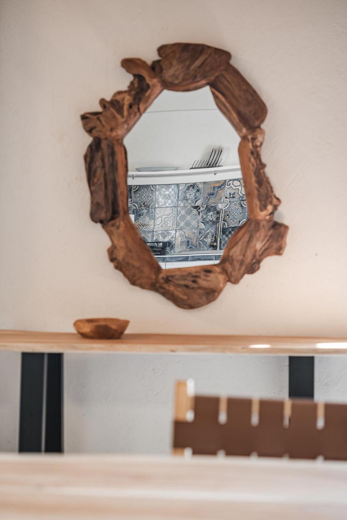 Deluxe One-Bedroom Apartment